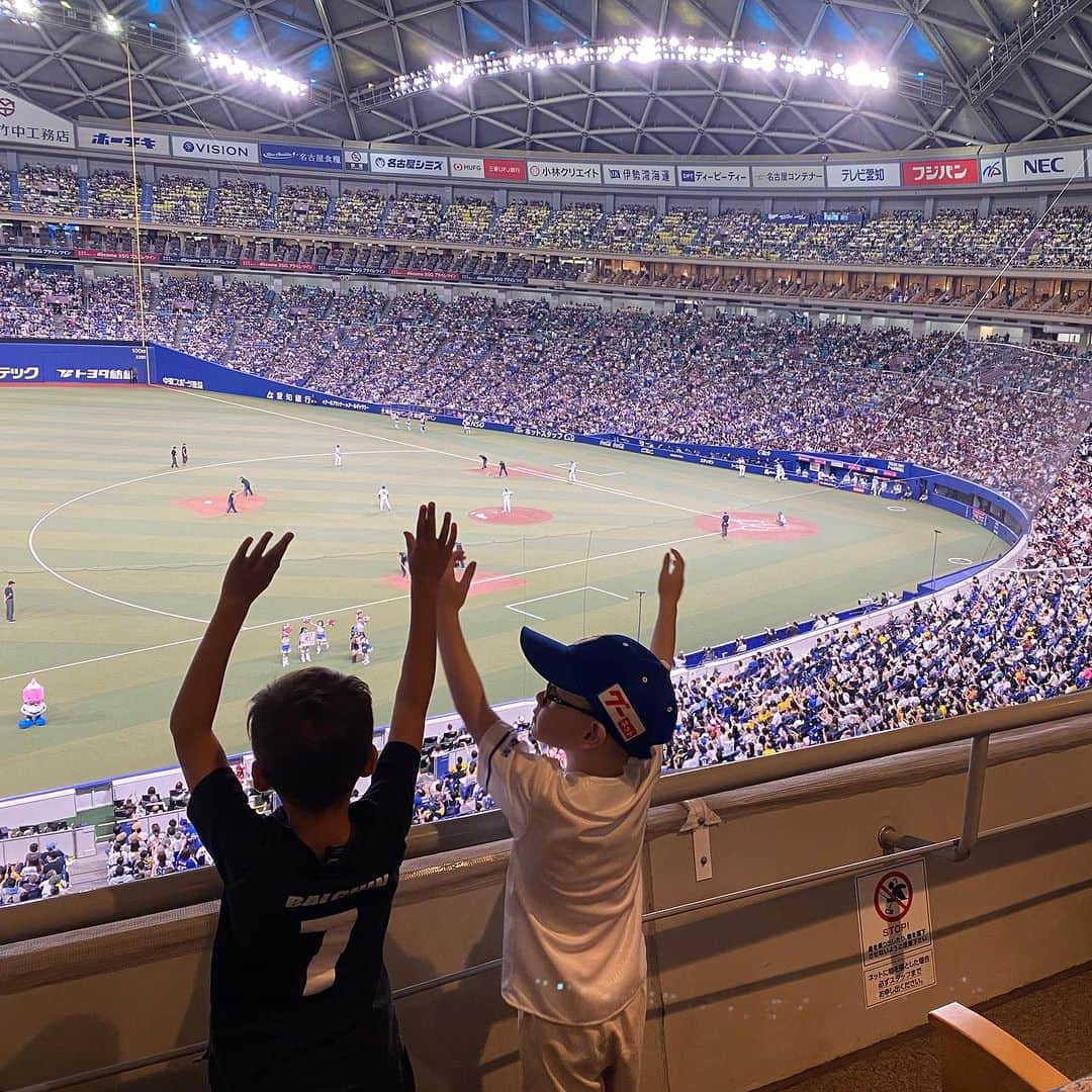 リアノン・ランゲラック（ミッチェル・ランゲラックの妻）さんのインスタグラム写真 - (リアノン・ランゲラック（ミッチェル・ランゲラックの妻）Instagram)「Fun night out at the baseball! Thanks for having us @chunichidragonsofficial such an amazing experience ⚾️🙌🏼💙」9月25日 21時12分 - riri_langerak