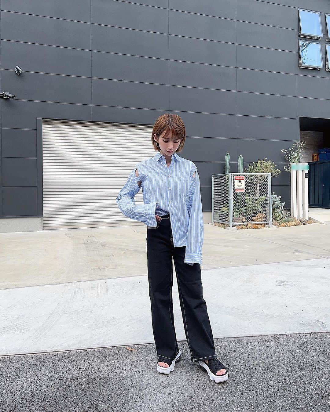 のインスタグラム：「・ 徐々に涼しくなってきましたね🌬️  パンツはDAZY!!! 生地もしっかりしてて ストレッチなので動きやすい◎ 商品ID: 5221177  (@Shein_japan @sheinofficial @tgc_staff )   クーポンコード【DAZYTGC】 0〜5999円 15%OFF、6,000円以上20%OFF  お得に購入出来るので 是非使って下さい✨   #SHEIN#SHEINコーデ#SHEINwithTGCAW23 #TGC#東京ガールズコレクション」