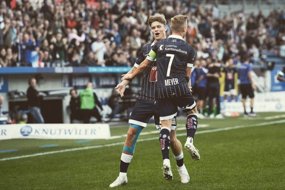 マックス・マイヤーのインスタグラム：「Keep pushing! ⚽️🔵⚪️ Next 3 points ☑️  #nomelozärn」