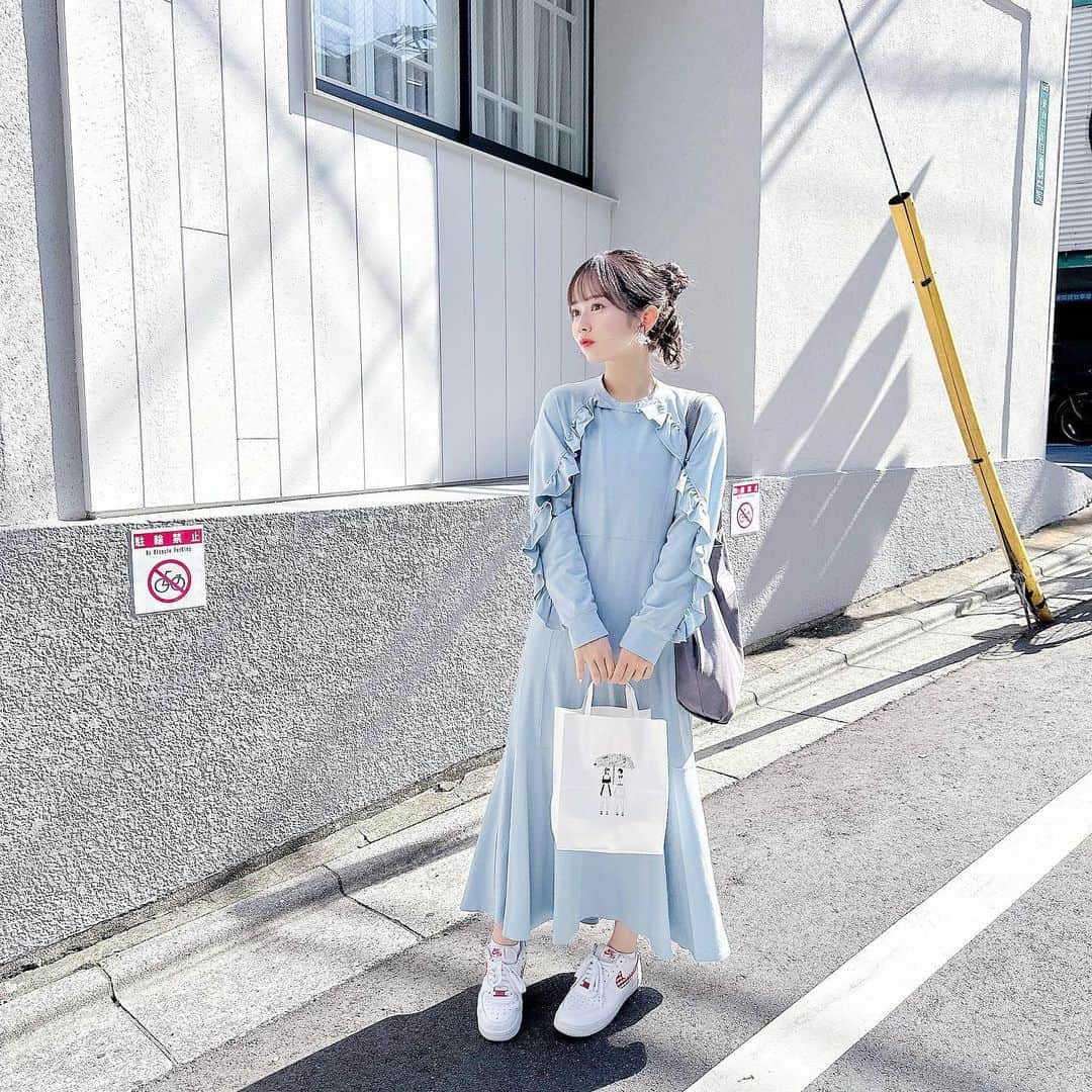 近藤沙瑛子さんのインスタグラム写真 - (近藤沙瑛子Instagram)「今日の私服💭  楽ちんワンピでした¨̮ 涼しくなってきて嬉しい〜   #私服  #ワンピースコーデ  #寒色  #アイドル  #お団子ヘア  #お団子アレンジ  #へああれんじ」9月25日 21時15分 - saekondo_inu