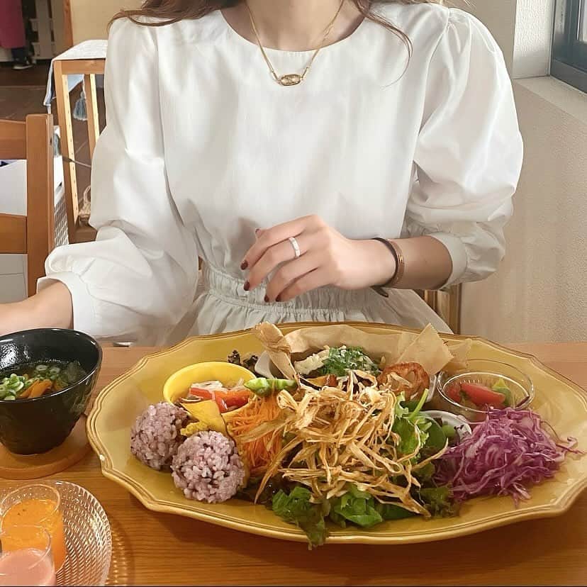 Maiさんのインスタグラム写真 - (MaiInstagram)「・ 先週行ったBonne journee🍽️  ボリュームあって美味しかったし店員さんも凄く良い方だったー✨✨  また絶対行くー♪♪  コーデの詳細はブログに書いてます📝  #Bonnejournee #ボンヌジョルネ #oita #大分ランチ  #dior #diorbag #diorsaddlebag #celine #celinebyhedislimane」9月25日 21時17分 - maimaimai1016