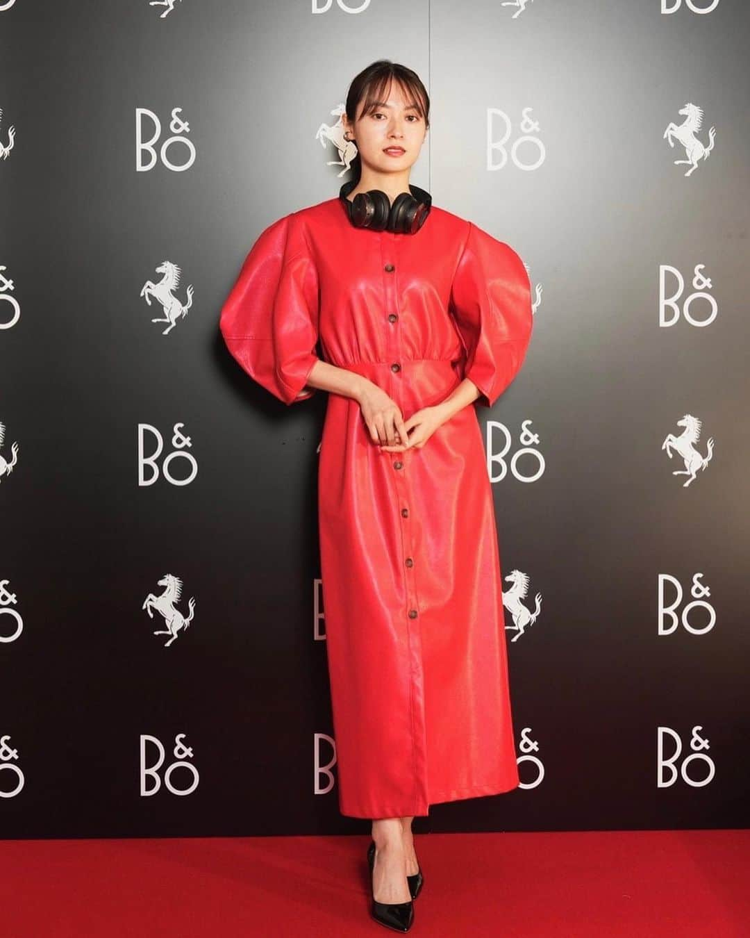 田辺桃子さんのインスタグラム写真 - (田辺桃子Instagram)「Bang & Olufsen × Ferrari  Capsule Collection ⁡ @bangolufsen_japan @bangolufsen と @scuderiaferrari の美しさと重厚感が掛け合わさって、  1種のアート作品のような素晴らしいコラボレーションです ⁡ オーディオ×車　と想像すると異色な組み合わせだなと思いましたが、『音』との深い繋がりに共通点があるというお話を聞いてなるほど！と、とても興味深く素敵でした、、！ ⁡ ⁡ #BangOlufsenForFerrari #bangolufsenjapan」9月25日 21時20分 - momoko__tanabe