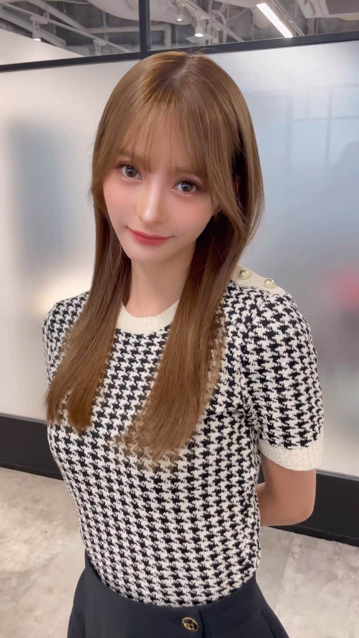 のインスタグラム：「保存を必ずお願い致します 顔まわりのこだわりがあるので 必ず可愛くなります カウンセリングの際に 【カラー・仕上げ】僕があなたに合わせて必ず可愛くします お出かけ前に是非  #渋谷美容室 #くびれヘア#渋谷 #ワンホンヘア#顔周りカット」