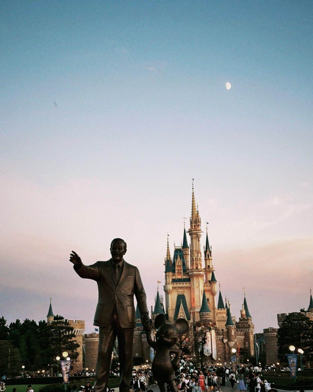 ぺんぺんさんのインスタグラム写真 - (ぺんぺんInstagram)「#disneyland #disney #tokyodisneyland #tokydisney #シンデレラ城 #dazzcam」9月25日 21時32分 - penpen_chem