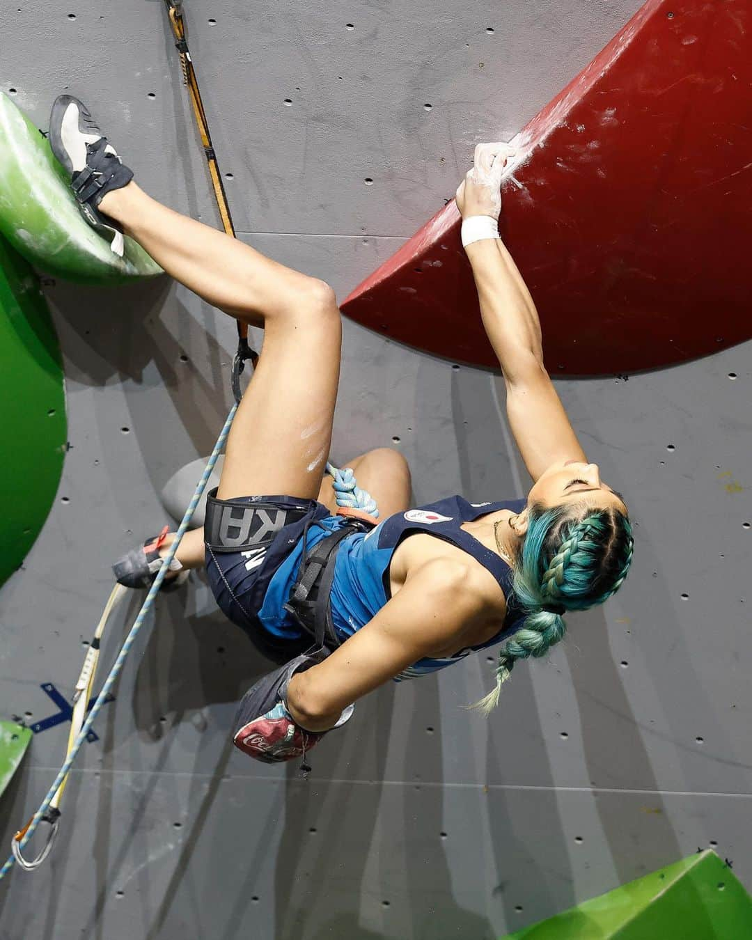 野中生萌さんのインスタグラム写真 - (野中生萌Instagram)「I was excited to travel to China after 4 years!🇨🇳 I started off the comp with a good flow, struggled a lot in the heat in the final, and couldn’t climb at all the way I wanted at the end☄️🥵🥵I wish I would have ended the World Cup season without bitter feelings, but I got great experiences this year as well. Winning the bouldering World Cup in Korea and two lead World Cup finals (one in WCH too🤭) was just amazing and that's an achievement I haven’t done before. There are still other games to be played, but this is the end of the World Cup season. I really appreciate your continuous support 🙏🏽😌✨ 四年ぶりの中国は少しワクワク！🇨🇳🐼 今回は予選からいいファイトが出来て、決勝まで進出できた事はシンプルに嬉しかった😊決勝は会場の暑さと異常なヌメリにだいぶ苦しんでしまい、全くと言って良いほど自分の登りをすることができなかった。 W杯シーズン最後の試合をもう少し良い形で終わりたかったし、悔しさでムムっと😠こんな顔になりそうだけど、ちゃんと振り返れば、ワンシーズンで韓国でのボルダー優勝・リードファイナル2回(世界選手権も🤭)進出は今までになかった成長でもありました。嬉しいな。まだ他の試合は続くけど、W杯シーズンはとりあえずここで一区切り。本当に沢山の応援ありがとうございました😌✨ Photo by @dimitris_tosidis @ifsclimbing」9月25日 21時43分 - nonaka_miho