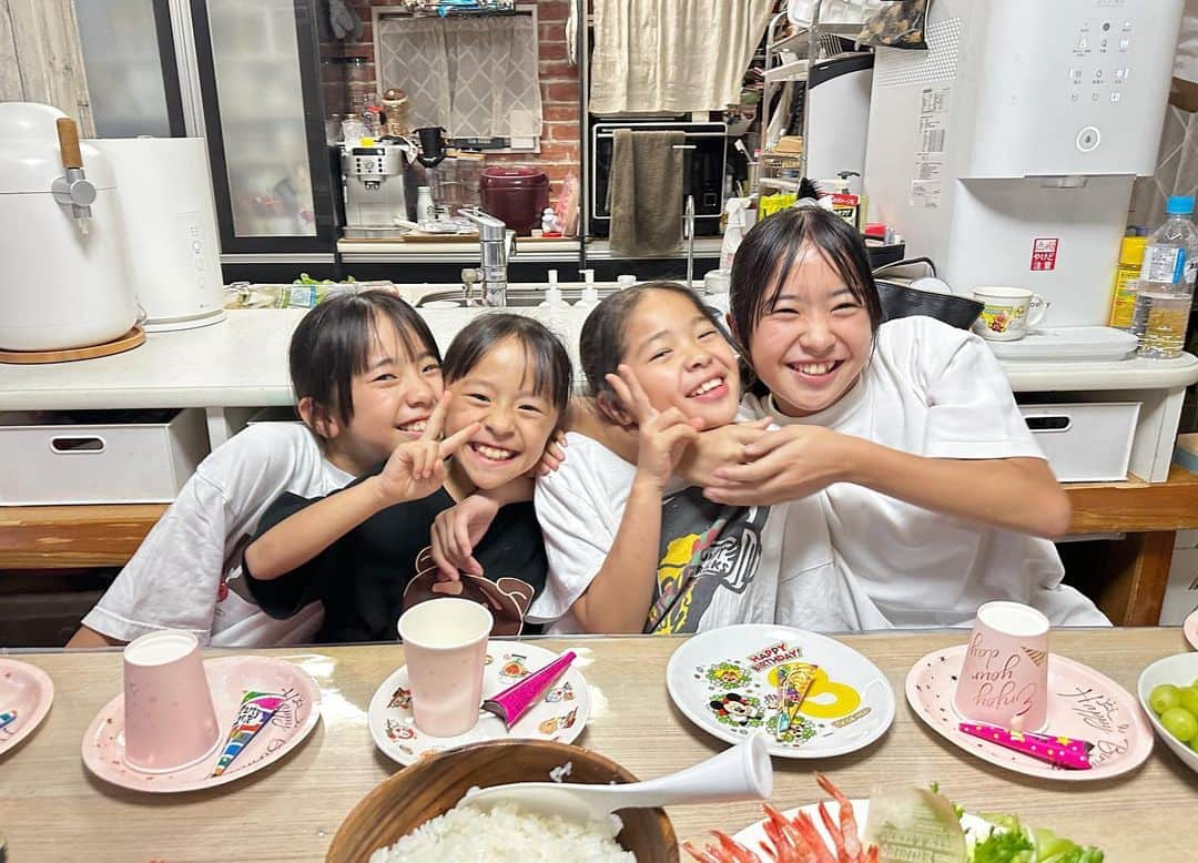 カノンさんのインスタグラム写真 - (カノンInstagram)「そらんちゃんお誕生日おめでとう🎂  ダンスチーム どんな大人になるのか楽しみ、、 楽しそうでいいね。 学校終わってから毎日行ってるダンスは必ずどこかで役に立ちますよ。 習い事やらせてくれて、送迎してくれるパパとママが居て成り立ってるってることを忘れないで頑張ってね‪👍🏻 ̖́-‬  女子チームで旅行行きたい♨️」9月25日 21時51分 - k_o_o_5