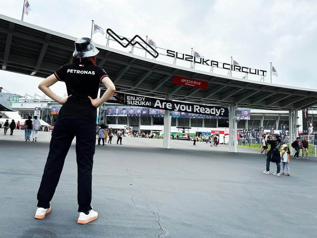 ながしまみのりさんのインスタグラム写真 - (ながしまみのりInstagram)「🏎Memories of F1 Japan GP 2023🇯🇵 たくさん車を観て、たくさん音も聴いて（録音して）、今年も大満喫。 F1carとブルーインパルスが同時に観れたのも最高✈️ ・ I saw a lot of F1cars, heard a lot of sounds (and recorded them), and had a great time again this year. It was great to see the F1car and the Blue Impulse at the same time! ・ #F1 #F1JP #日本GP #JapaneseGP #鈴鹿サーキット #suzukacircuit」9月25日 21時46分 - minori.nagashima