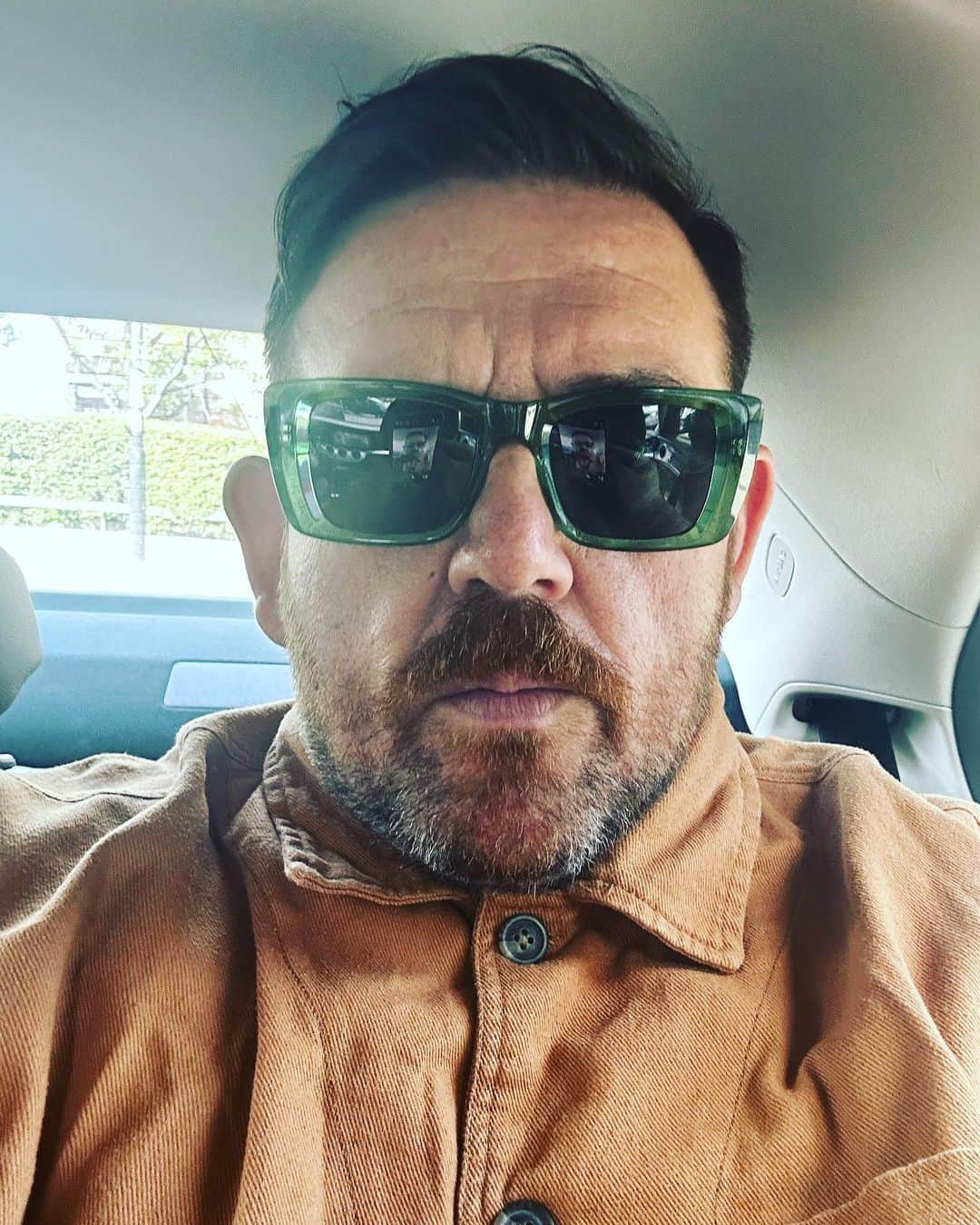 ニック・フロストのインスタグラム：「Sun’s out baby!!!  Thanks Charlie!  @charlieculleneducation」