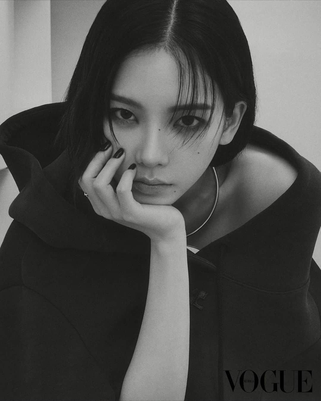 KARINAさんのインスタグラム写真 - (KARINAInstagram)「Hi Vogue #courregessoundbox #꾸레쥬사운드 #꾸레쥬레이블 #voguekorea」9月25日 21時59分 - katarinabluu