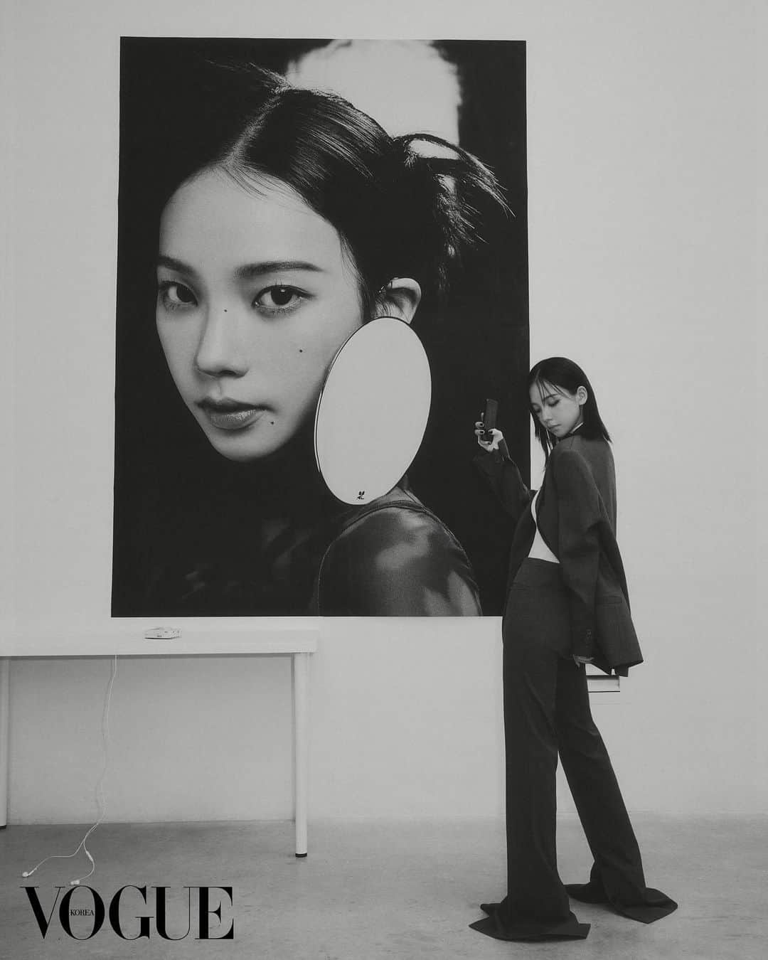 KARINAさんのインスタグラム写真 - (KARINAInstagram)「Hi Vogue #courregessoundbox #꾸레쥬사운드 #꾸레쥬레이블 #voguekorea」9月25日 21時59分 - katarinabluu