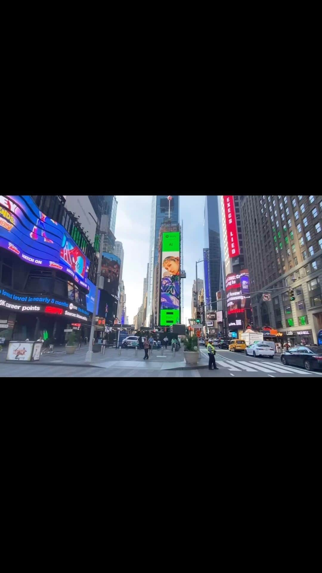 AIのインスタグラム：「出た🫶Thankful🗽 #newyork #timessquare   #SpotifyEQUAL 🌏 9月のマンスリー・アーティストに選出されたAIが NYタイムズスクエアビジョンに登場🗽  ✔️EQUAL Japan Playlist  https://open.spotify.com/playlist/37i9dQZF1DX2K2376Q0zTJ?si=S5NGo2t-RHC5pT3Iby9z9g  @spotifyjp   #timessquarenyc」