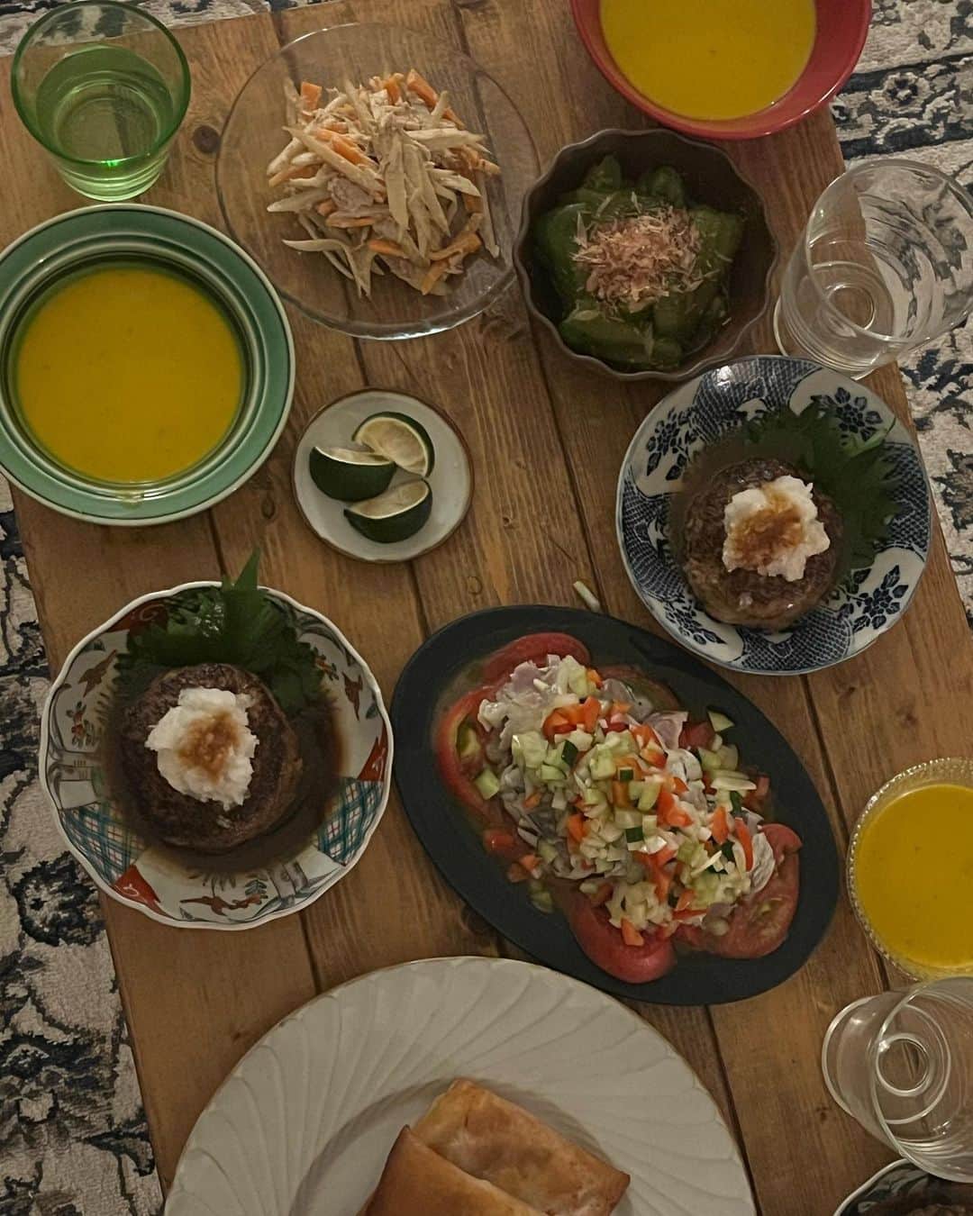 のインスタグラム：「Girls night🌙🍻 お友達がおいしいご飯を作ってくれました🥹💓  #homeparty」