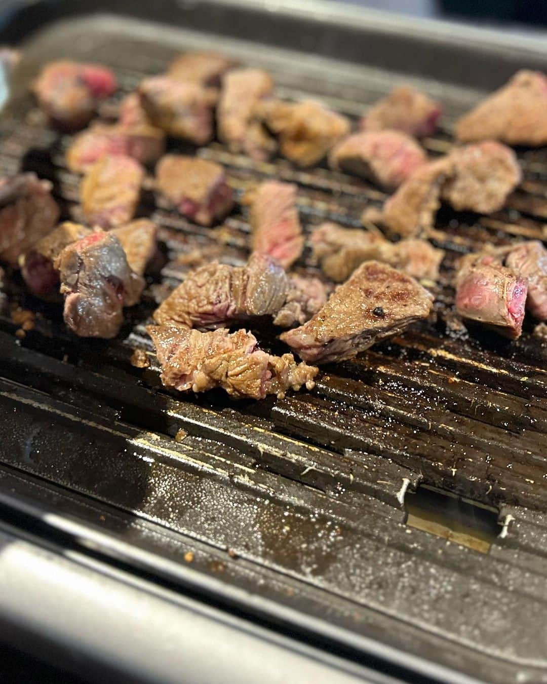 竹内紫麻さんのインスタグラム写真 - (竹内紫麻Instagram)「バーベキューしながら🍖  皆で野球観戦⚾️❤️  とっても楽しかった〜❤️  花火も綺麗だったな〜🥺  ガチ勢ファンメンツに混ぜて頂き ありがとうございました🙇‍♀️🍖❤️  今年花火大会行けなかったから 嬉しかった🎆❤️  ベイスターズファンの皆様 おめでとう御座いました🥳⭐️  #bbq #野球観戦 #ハマスタ  #ハマスタグラム  #ベイスターズ  #denaベイスターズ   神奈川出身と言うことで 目一杯応援させて頂きました😌❤️」9月25日 22時00分 - shimax1223