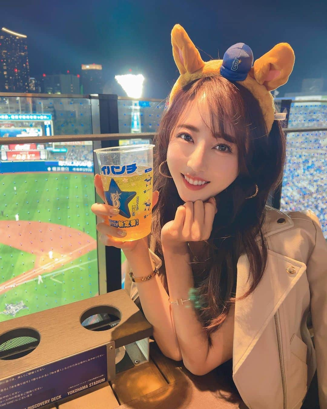 竹内紫麻のインスタグラム：「バーベキューしながら🍖  皆で野球観戦⚾️❤️  とっても楽しかった〜❤️  花火も綺麗だったな〜🥺  ガチ勢ファンメンツに混ぜて頂き ありがとうございました🙇‍♀️🍖❤️  今年花火大会行けなかったから 嬉しかった🎆❤️  ベイスターズファンの皆様 おめでとう御座いました🥳⭐️  #bbq #野球観戦 #ハマスタ  #ハマスタグラム  #ベイスターズ  #denaベイスターズ   神奈川出身と言うことで 目一杯応援させて頂きました😌❤️」