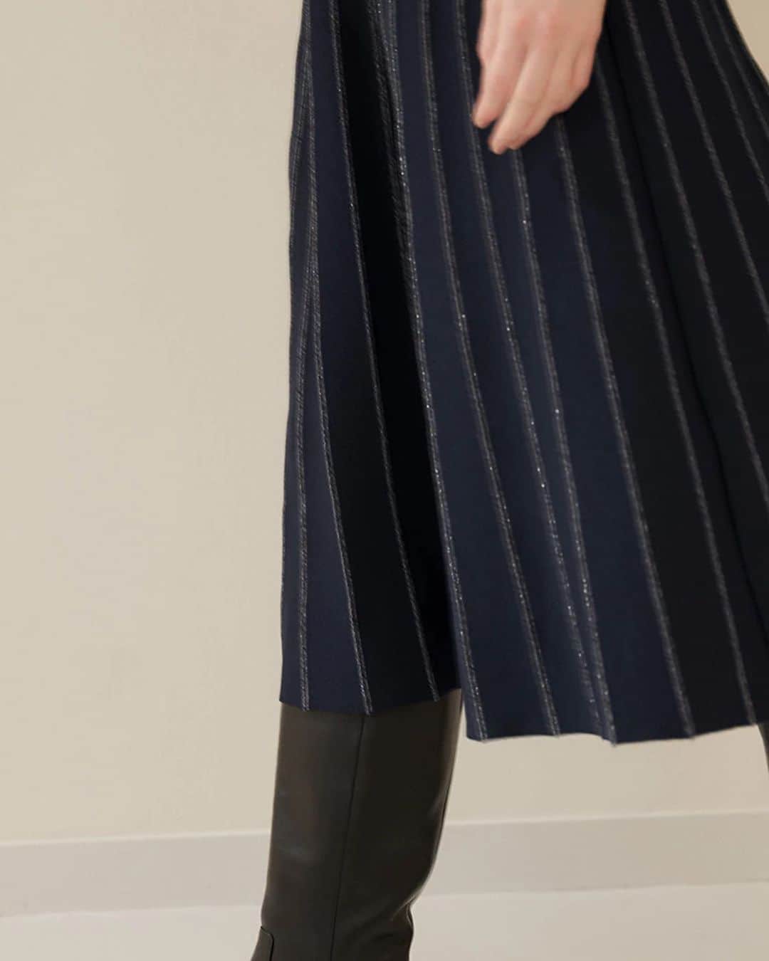 cdec_official Aesthetic Senseのインスタグラム：「． 2023 AUTUMN LOOK BOOK vol.2  シルクの様な光沢があり、目面が綺麗で上品さのある素材の女性らしいフレアラインで魅せる優美なニットドレス。  ストライプに配したラメがリュクスさを演出。 華やぎたい特別な日にお勧めのアイテムです。 ． ． ． 新しいアイテムが続々と入荷しています。 是非オフィシャルサイトをご覧ください♪ ． ． ▼styling ✴︎ ONE-PIECE　No.57041 Col.094　￥44,000 ． ． ．  #クードシャンス  #ファッション #ファッションコーデ #秋 #秋コーデ #秋服 #きれいめコーデ #上品コーデ #ワンピース #ワンピースコーデ #お出かけコーデ #通勤コーデ #お仕事コーデ #女子会コーデ #デートコーデ #おしゃれさんと繋がりたい #ファッション好きな人と繋がりたい #トレンドコーデ」