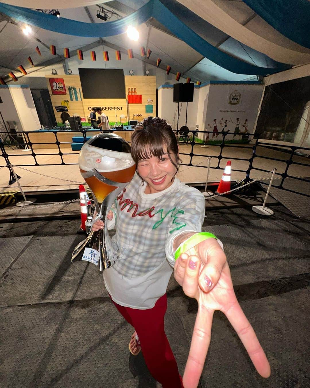 眉村ちあきさんのインスタグラム写真 - (眉村ちあきInstagram)「#オクトーバーフェスト @oktoberfest1810   芝公園の最終日、マネージャーと共に参戦しました！  ライブもやってたから最前ドセンで踊りました！そしたらステージで指揮者させてもらえた🧡🧡🧡🧡🧡  秋の夜きもちー🧡」9月25日 21時57分 - chichiyan1207