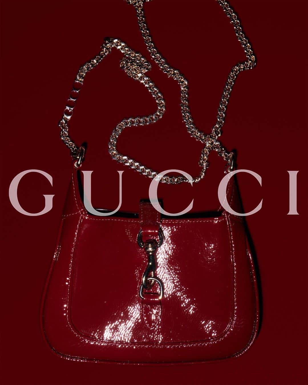 グッチさんのインスタグラム写真 - (グッチInstagram)「Rosso Ancora and the new Jackie Notte—a sexy take on an archival icon.  #GucciAncora #GucciSS24」9月26日 3時30分 - gucci