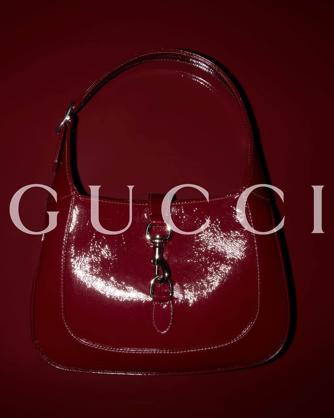 グッチさんのインスタグラム写真 - (グッチInstagram)「Rosso Ancora and the new Jackie Notte—a sexy take on an archival icon.  #GucciAncora #GucciSS24」9月26日 3時30分 - gucci