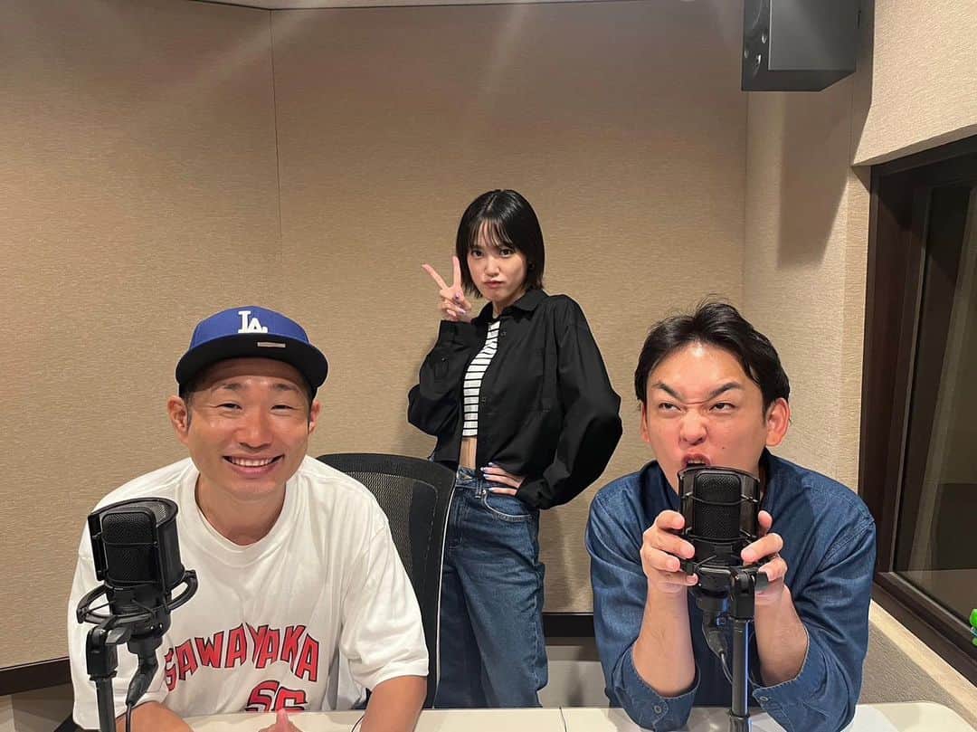 のインスタグラム：「. 📻お知らせ📻  新番組「MUSIC GARDEN」のMCを 上々軍団のさわやか五郎さん、鈴木啓太さんと、私小関舞で務めることになりました！  ミュージックガーデン/音楽の庭。 ゲストをお迎えして、庭にいい音楽を集めていく！をコンセプトにした番組です🔖  たくさんの方に愛される番組になるよう 頑張ります❤️‍🔥  放送局など詳しい情報はまた改めてお知らせします🙆🏻‍♂️🫶🏻  #musicgarden #ラジオ #mc」