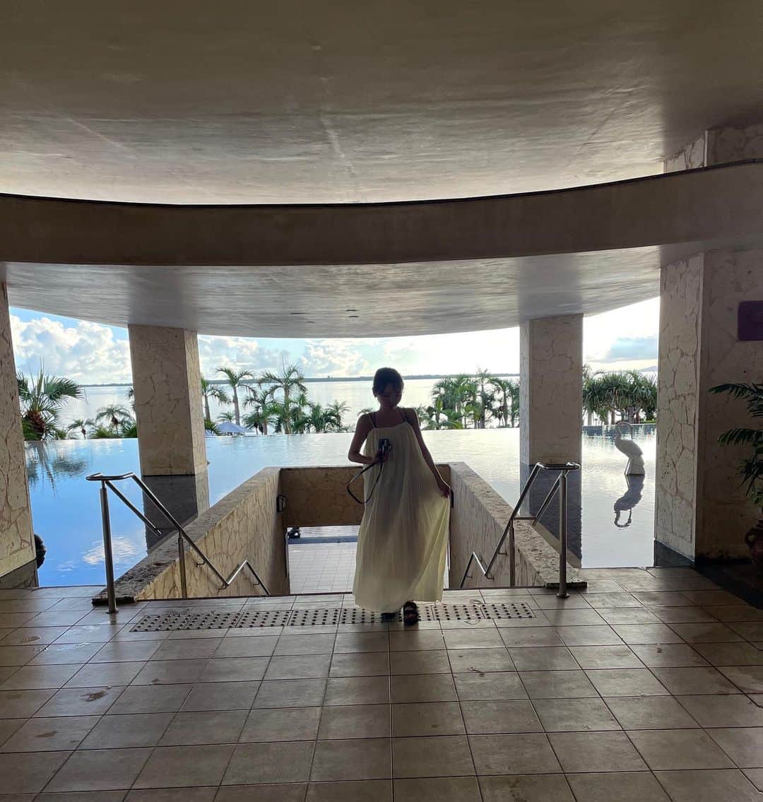 ことねさんのインスタグラム写真 - (ことねInstagram)「石垣島memory 🎞️♡  早朝supをして朝焼けからの 日の出と虹まで見れちゃった旅でした (頑張って4時起きした笑)  沢山泳いで色んな景色を見れてとても良い旅。  石垣島大好きだなー🤍」9月25日 22時02分 - kotone_kuno