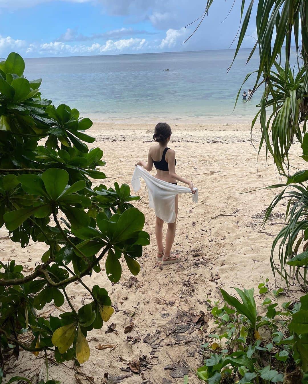 ことねさんのインスタグラム写真 - (ことねInstagram)「石垣島memory 🎞️♡  早朝supをして朝焼けからの 日の出と虹まで見れちゃった旅でした (頑張って4時起きした笑)  沢山泳いで色んな景色を見れてとても良い旅。  石垣島大好きだなー🤍」9月25日 22時02分 - kotone_kuno