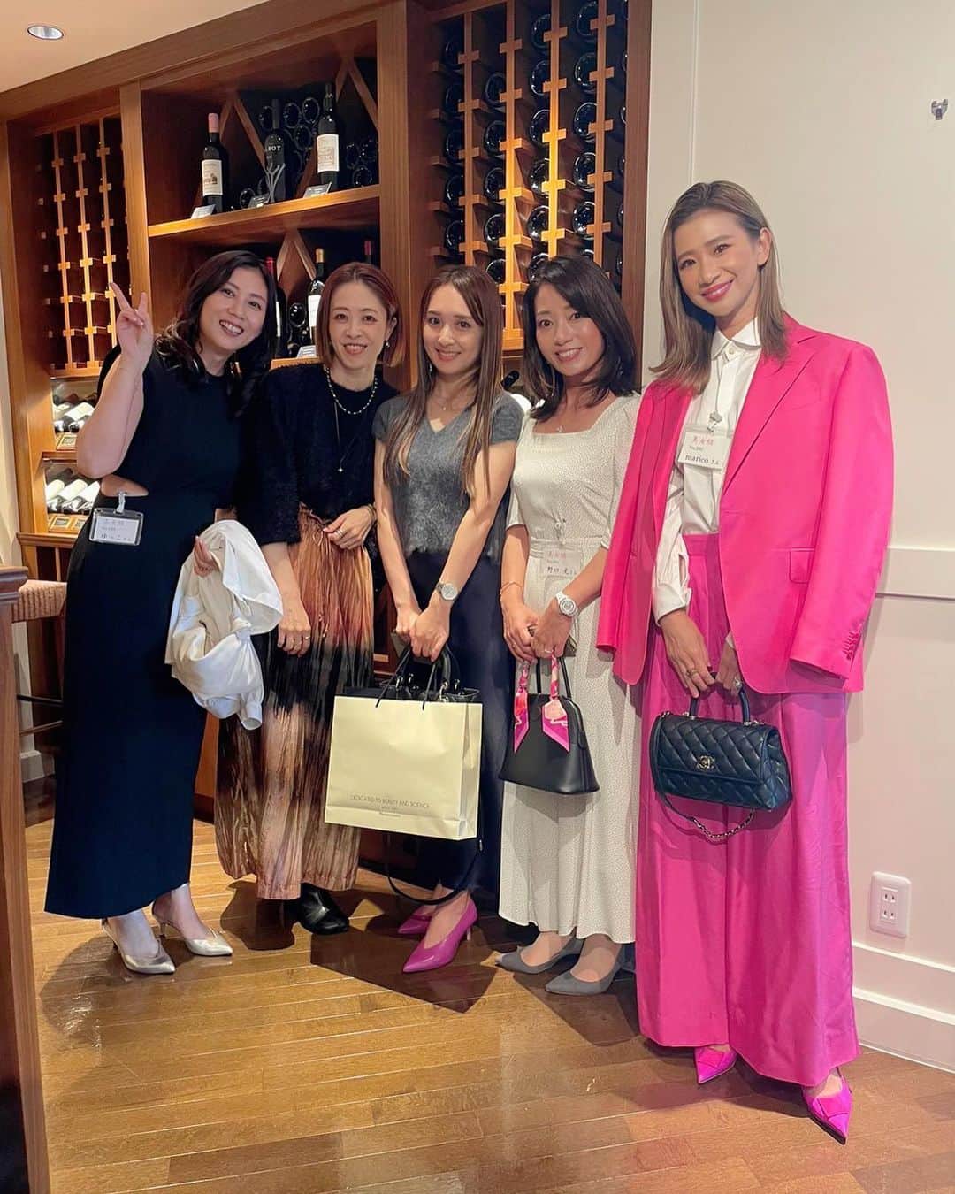 Hikari Noguchi 野口 光のインスタグラム：「初めて参加させていただいたMarisolキックオフ会✨  編集部の皆様や美女組の皆様にお会いできました！  ルグラン・フィーユ・エ・フィス東京を貸し切ってのパーティー🍷  石田編集長からの新生マリソルについてのお話や、かのエリザベス女王も愛飲されたという「ボランジェ」での乾杯＆ミニセミナー、そしてM7daysの新作お披露目会やプレゼント抽選会、人気エディター東原妙子さんのトークショーなど、盛りだくさんの内容でした！  普段は華やかさとは無縁のコンサルワークで生きておりますが、プライベートの時間で華やかな場に来ると新しい発見があるし、少しは毎日ちゃんとしようと思います（小学生みたいな感想😂）  編集部の皆様、素敵な機会をありがとうございました。 ブログ真面目に書きます💦 @marisolmagazine  @shop_marisol  @caveslegrand_jp   #ChampagneBollinger #ボランジェ #ボランジェロゼ #winetostyle #働く40代はマリソル #マリソル #Marisol美女組 #マリソル美女組 #ルグラン東京」