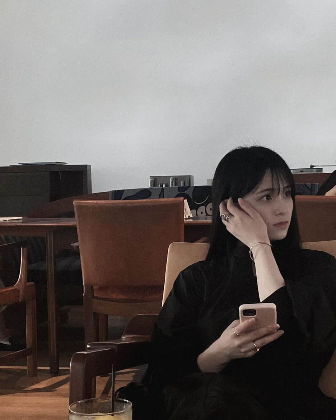 大園桃子のインスタグラム：「⁡ ⁡ 自画自賛になってしまうけど awどれも可愛すぎる。🩶🪼 ⁡ nylon jumper op / black ⁡ ⁡」