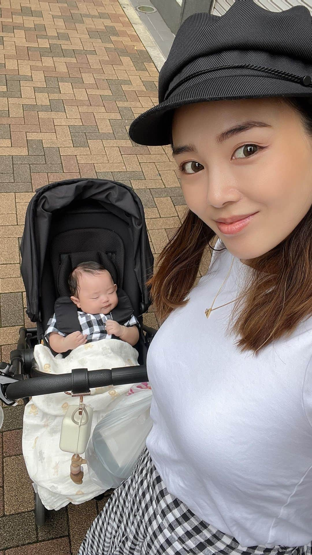 中村エリカのインスタグラム：「息子と休日デート👶🩵 週末の過ごし方🥰✨ . . . #子育て #育児レポ #リンクコーデ #親子コーデ #親子リンクコーデ #息子とデート #休日デート #運動会 #お買い物 #UNIQLO #アカチャンホンポ #3ヶ月ベビー #生後3ヶ月 #親子デート」