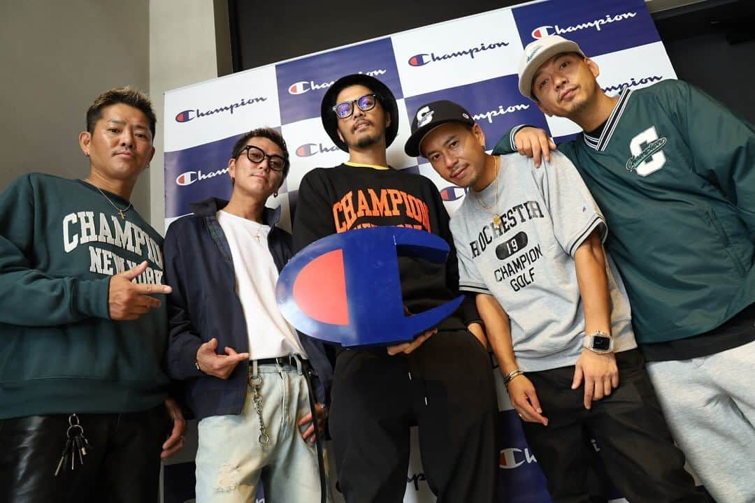 ZOEのインスタグラム：「みんなで @champion_japan  に遊び行ってきました⛳️  @champion  @champion_japan  @deep_yuichiro_official  @liyo_ryo  @kubo_c_ldh  @djhal   @di_gs_official 間に合わず…😭」