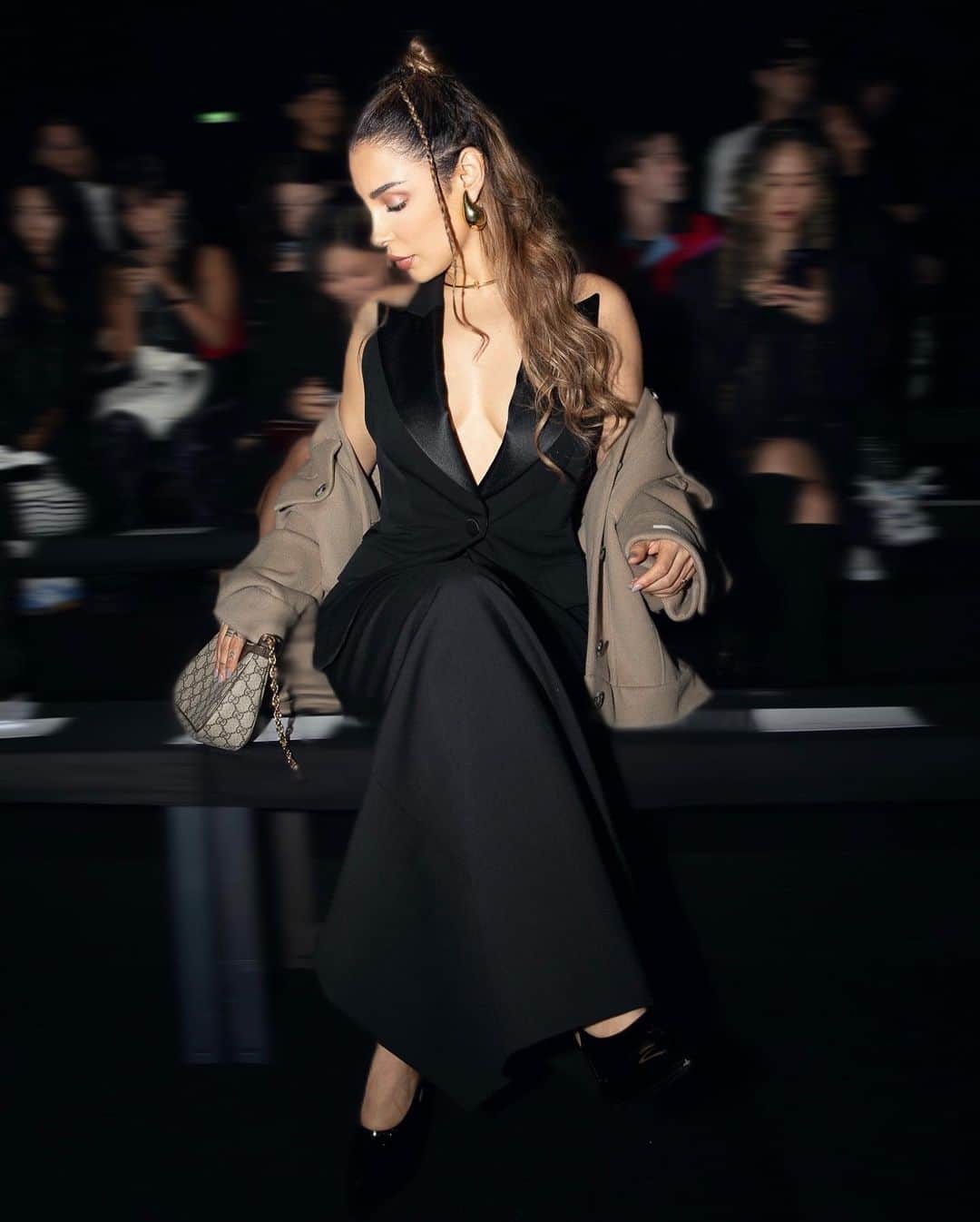 sananasのインスタグラム：「Serving all black outfit for @sportmax SS24 show Thank you for having me 🖤  Make up : @kikomilano  Hair : @ghditalia  📸 : @davidemandolini_   #sportmax #mfw」
