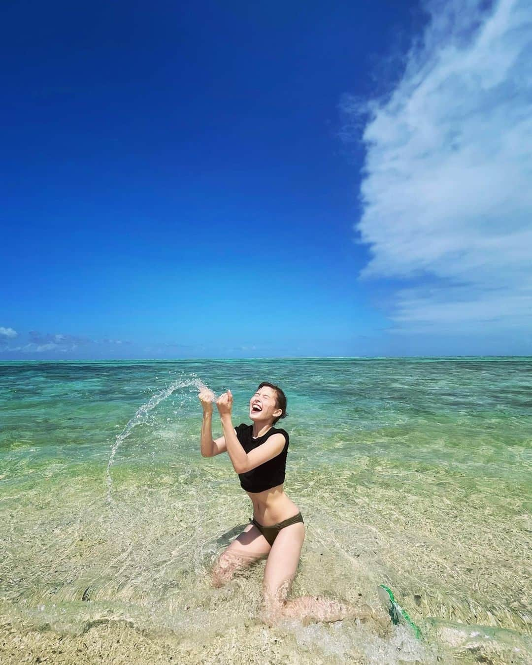 加藤ナナさんのインスタグラム写真 - (加藤ナナInstagram)「🐠🏖️🌺  #初のナガンヌ島🏝️ #海ってこんなに青いんだ  #仕事の時も空き時間もずっと横井氏🤣 #加藤の事好きすぎて困る♡ #沖縄の海最高♡」9月25日 22時11分 - katouchan