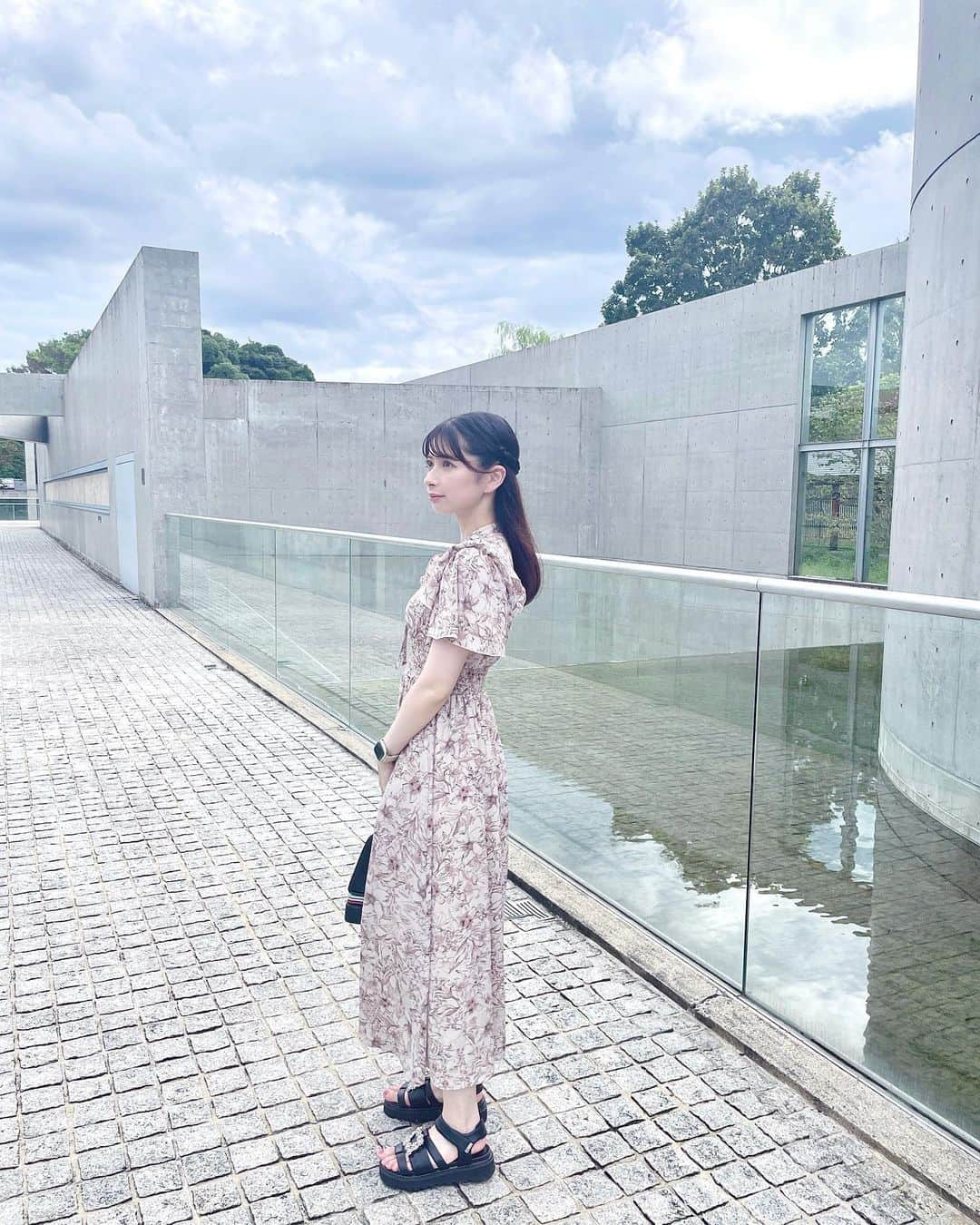 綾瀬麗奈さんのインスタグラム写真 - (綾瀬麗奈Instagram)「. 京都 陶板名画の庭🌿✨  世界初の絵画庭園！ 8点の陶板画が展示されていて、 「最後の審判」はほぼ原寸大😳😳 あまりの大きさにびっくりです！ 実物も見たくなりました...🥹  陶板名画の庭は、 通常100円！ 隣の植物園とセットで250円♡ このお値段でこんなに楽しめるなんて…  おすすめのおでかけスポットです🐰🌸  .  #京都おでかけ　#陶板名画の庭  #gardenoffinearts #陶板画　#京都観光　#京都旅　#京都散歩　#京都散策　#ミケランジェロ　#最後の審判　#名画　#京都旅行」9月25日 22時15分 - ayasereina