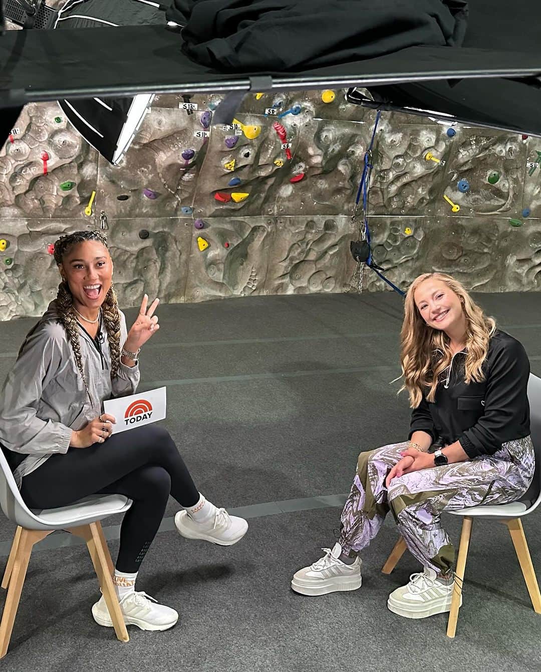 サッシャ・ディギーリアンさんのインスタグラム写真 - (サッシャ・ディギーリアンInstagram)「This morning on the @todayshow with @allymisslove ! We sat down to chat about my book TAKE THE LEAD that hits shelves tomorrow — and we roped up for some climbing @chelseapiersnyc ! LIVE at 9am EST! - @adidas @adidaswomen @redbull」9月25日 22時17分 - sashadigiulian