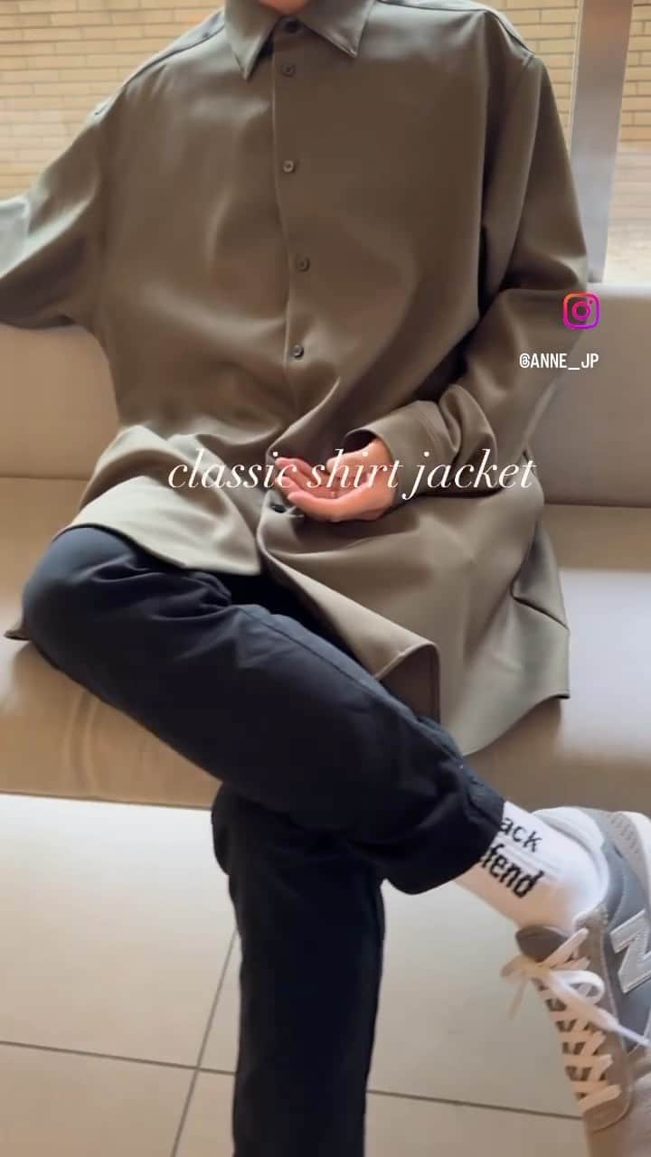 木口亜矢のインスタグラム：「やっと着れる💚 ずっとずっと着たかった classic shirt jacket  こちらもユニセックスのフリーサイズ 自分だけの着こなしができちゃうサイズ感 お好みのコーデを楽しんでもらいたい♡  まちがいなく可愛くてキュートでかっこいい そんなシャツジャケットの完成です  カラーはブラックとカーキ💚🖤  classic shirt jacket  @anne__jp   #ジャケット#ジャケットコーデ#シャツコーデ」