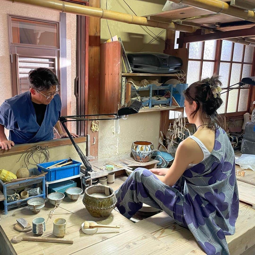 森星さんのインスタグラム写真 - (森星Instagram)「Dreaming in the world of Japanese folk art “MINGEI”🌀 Pottery tour first episode is in Kyoto with my sensei @kawaikobo :) coming soon on my YouTube. Special thanks to Akiteru Kawai for having me at your studio. director @atsukobayashi video/photo by @kunomirei」9月25日 22時43分 - hikari