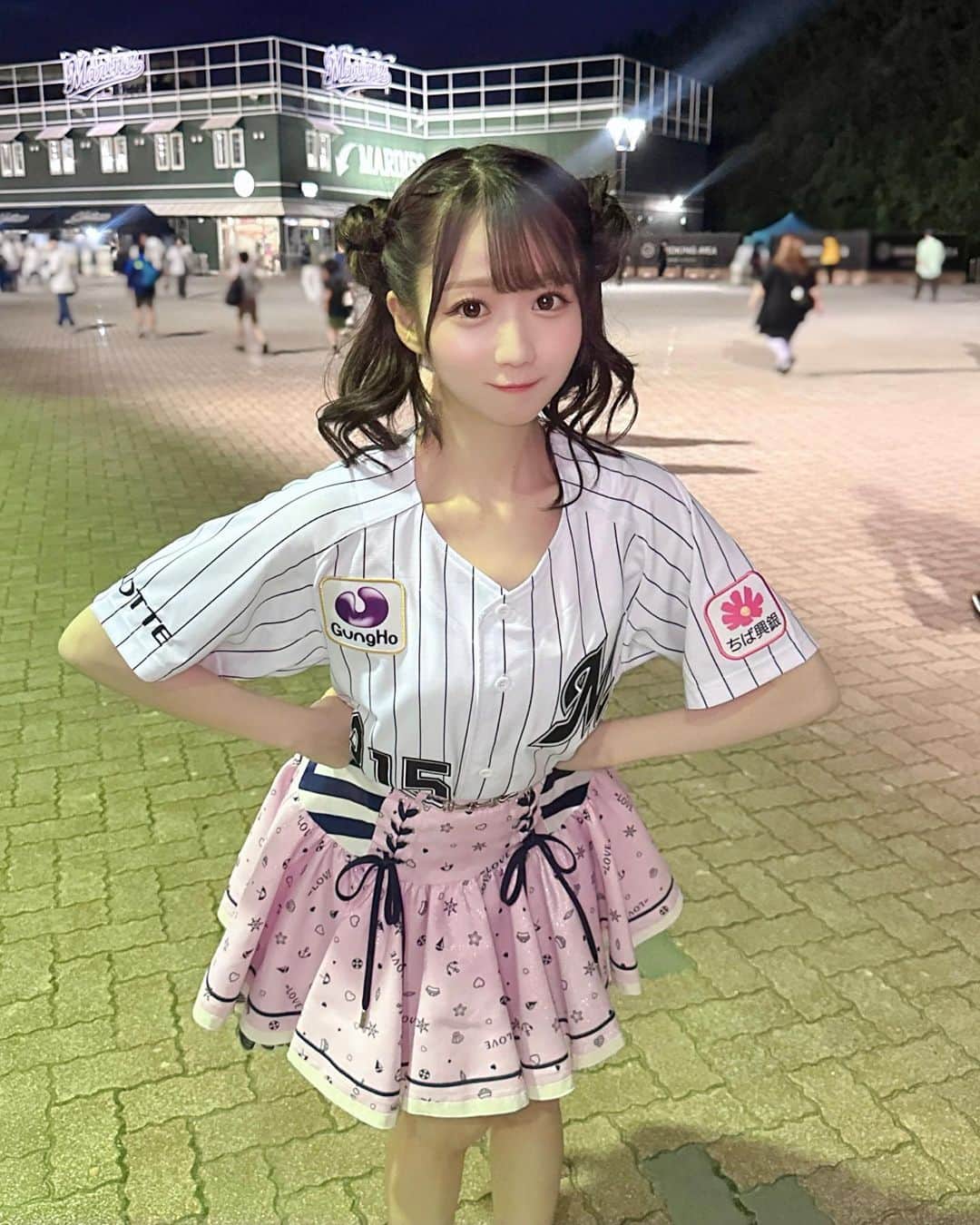 大谷映美里のインスタグラム：「千葉ロッテマリーンズ 福岡ソフトバンク戦 イコラブ出演させていただきました⚾️✨  パフォーマンスも野球観戦も楽しかったです🎤💓 貴重な経験をありがとうございました☺️💭 ユニフォームは315 大谷✊🏻  マリンっぽくくらげヘアにしてみたよ〜ଳ~ଳ~ᐝ #chibalotte」