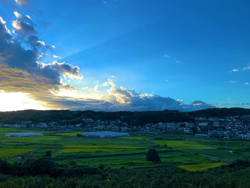 村上佳佑のインスタグラム：「⛰️⛰️⛰️  #hometown #shizuoka  #browneyedsoul #murakamikeisuke」