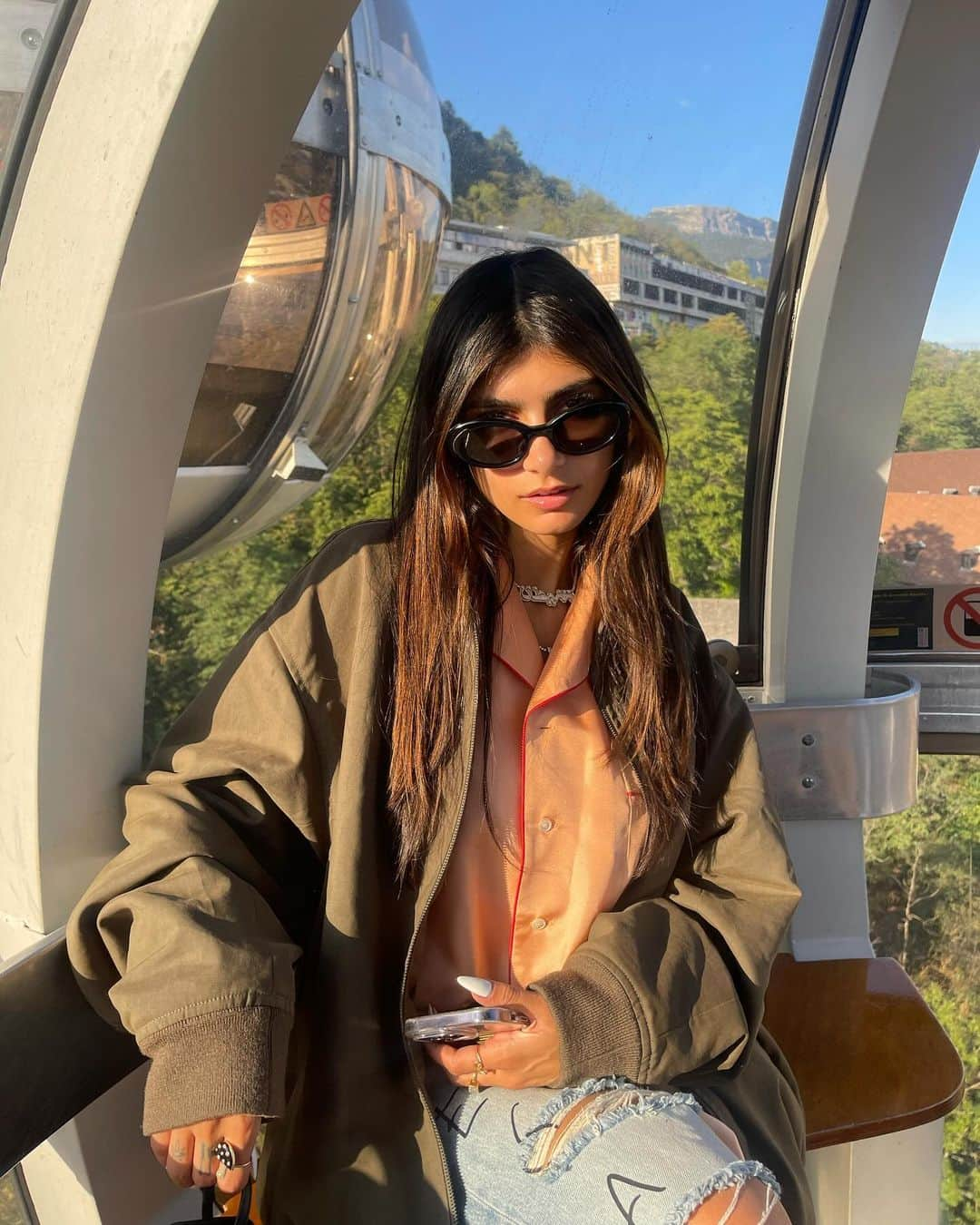 ミア・ハリファさんのインスタグラム写真 - (ミア・ハリファInstagram)「CHX🤍💫🍄☁️🌈🐝」9月25日 22時47分 - miakhalifa