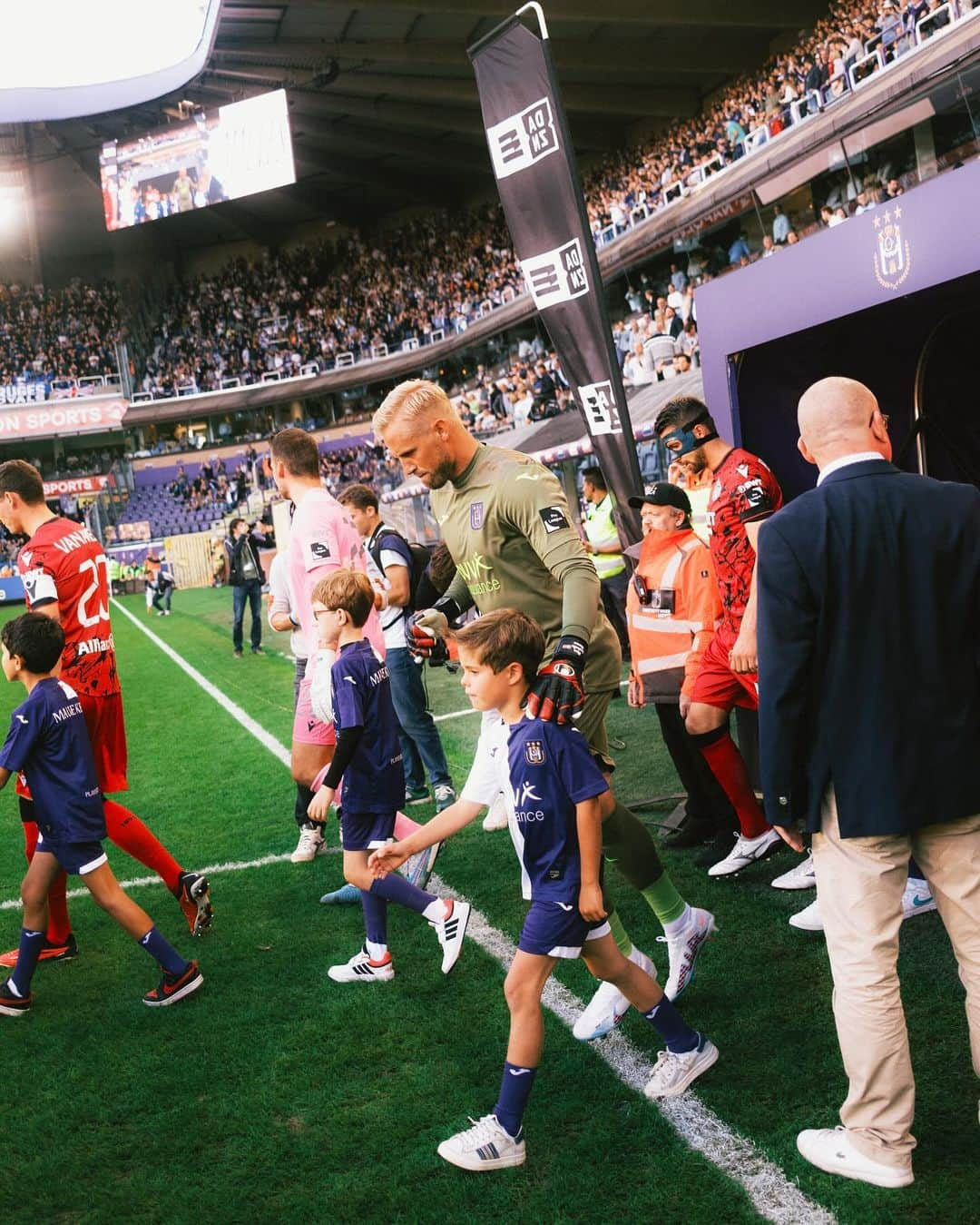 カスパー・シュマイケルさんのインスタグラム写真 - (カスパー・シュマイケルInstagram)「I am proud to be here and have made my debut for this historic club. I will give my all and excited about what's ahead 🟣⚪」9月25日 22時58分 - kasperschmeichel