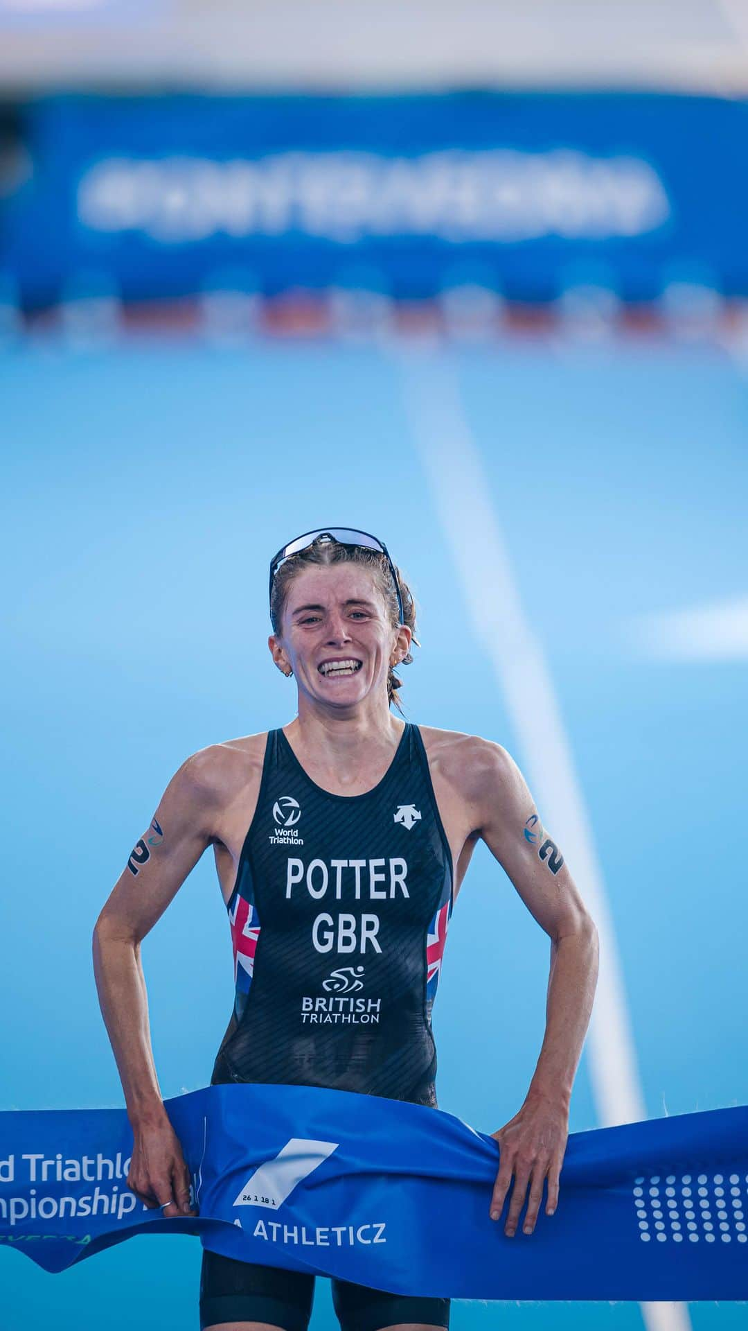 ASICS Americaのインスタグラム：「A massive congratulations to @bethpotter91 for winning 🥇 in Pontevedra along with the @worldtriathlon Championship Series title! Did we mention she also qualified for #Paris2024 with yesterday’s performance?」