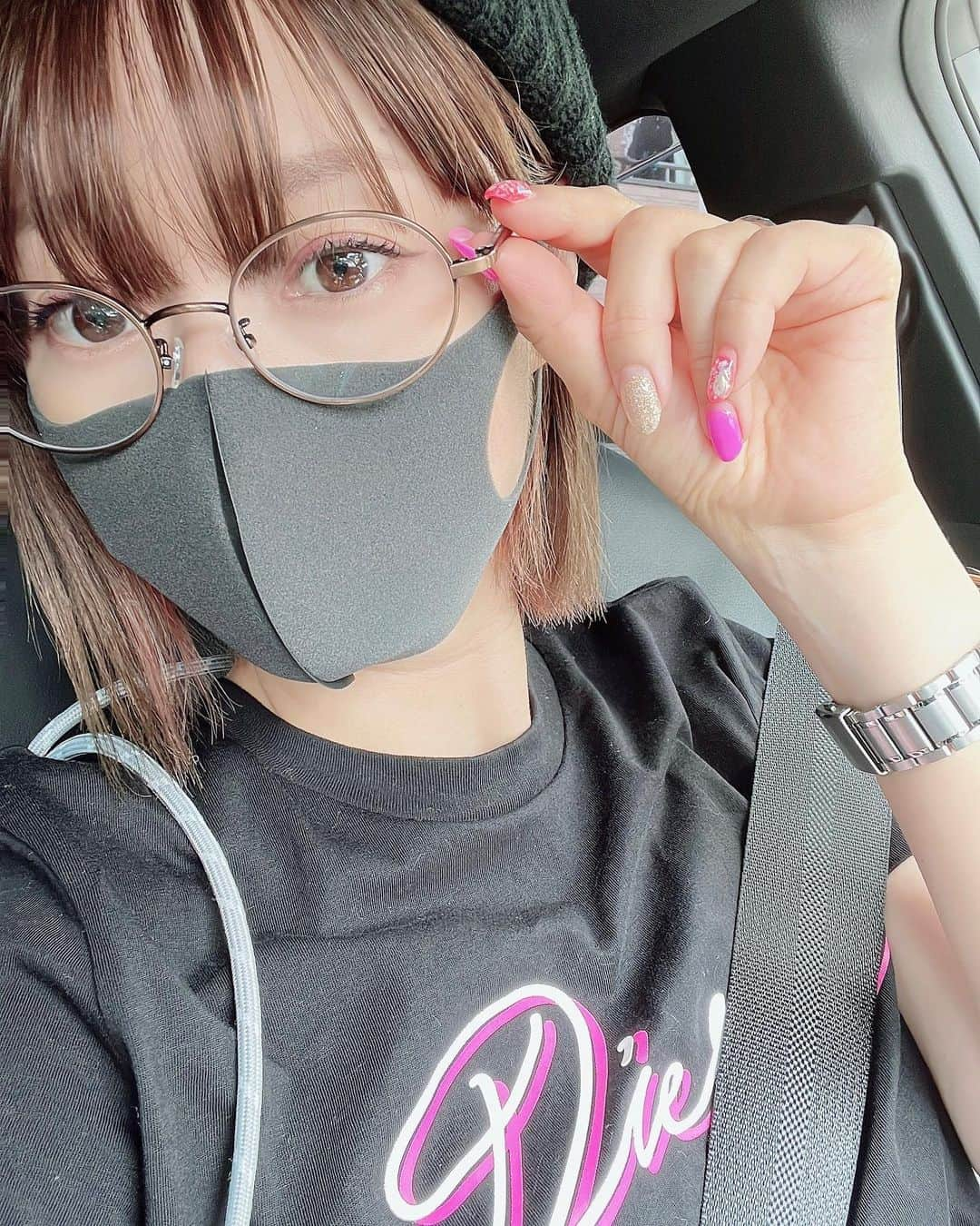 たかはしゆいのインスタグラム：「今日はメガネっ子💡 ・ 久しぶりにお出かけして お買い物からの焼肉🤩⭐️ ・ 帰りの運転を頼まれて、🍺なしの焼肉🥺 焼肉食べにきてお酒飲まないとか何年ぶりだろう… ・ 安全運転で帰宅後、お風呂あがりの🍺が身体に染み渡りました😆❤️うみゃ〜✨ ・ ・ #メガネ女子 #伊達メガネ #🥸 #焼肉 #肉好き #🐮 #たかはしゆい」