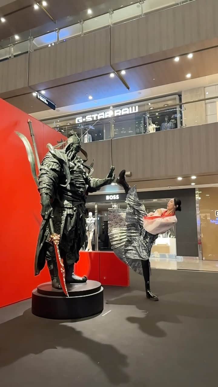 のインスタグラム：「high-five🖐️」