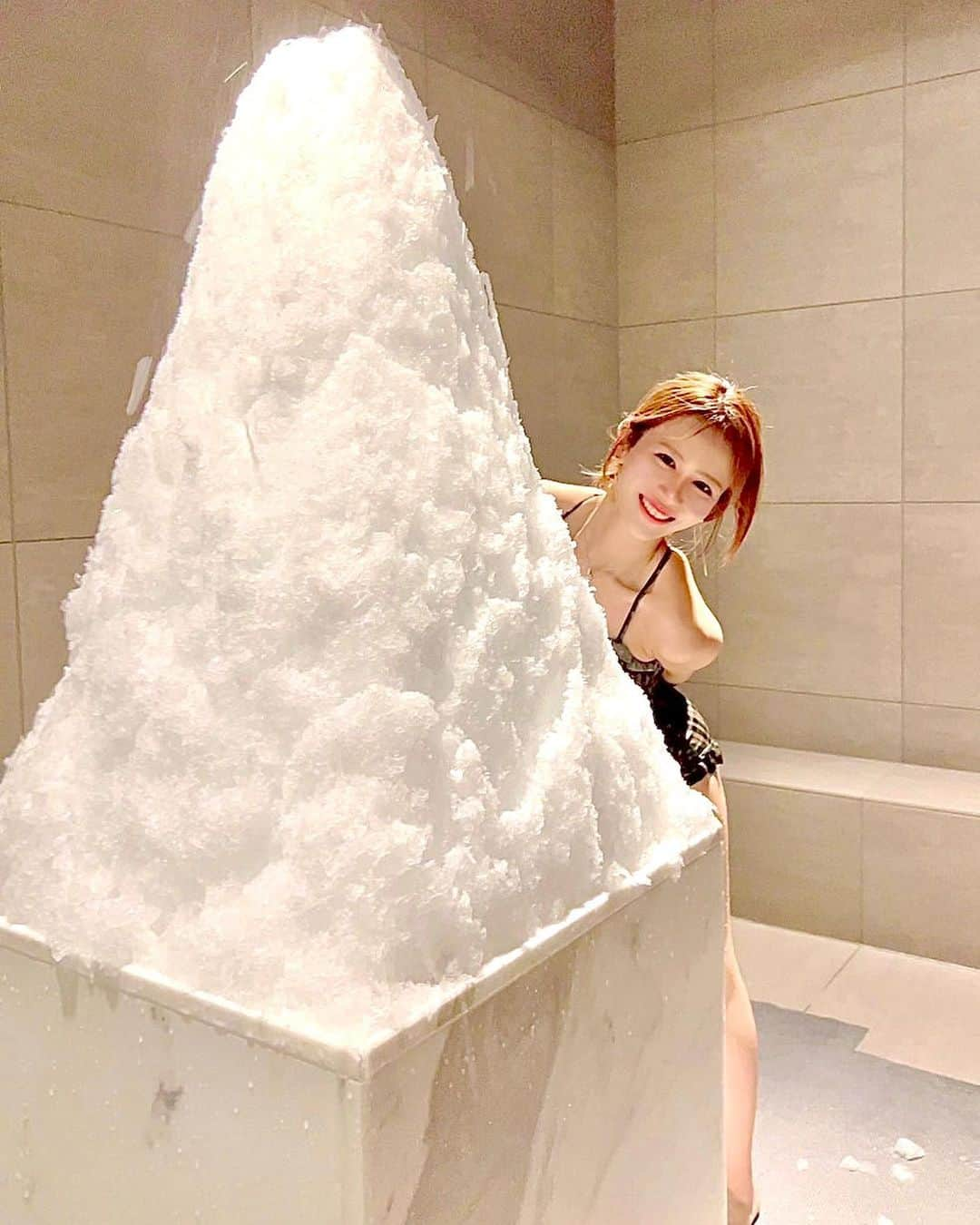 原望奈美のインスタグラム：「🥶🥶⁣ ⁣ ⁣ ⁣満面の笑みは極寒すぎたから😬🤩 ⁣ ⁣完全にこれは巨大かき氷。 シロップかけたい🍧 ⁣ ⁣ ⁣ ⁣  #大磯プリンスホテル #サウナ旅行 #サウナホテル #サウナ女子 #サウナ旅行 #温水プール #水着 #水着コーデ #ロウリュサウナ #おすすめサウナ #外気浴 #温泉旅行 #ドライブ #sauna #tokyotravel #tokyosauna #travelphotography #filmphotography  #찜질방 #일본사우나 #일본찜질방 #일본여행 #수영장 #데일리패션 #필름카메라 #여행스냅 #힐링여행 #얼스타그램 #인스타패션 #메이크업」