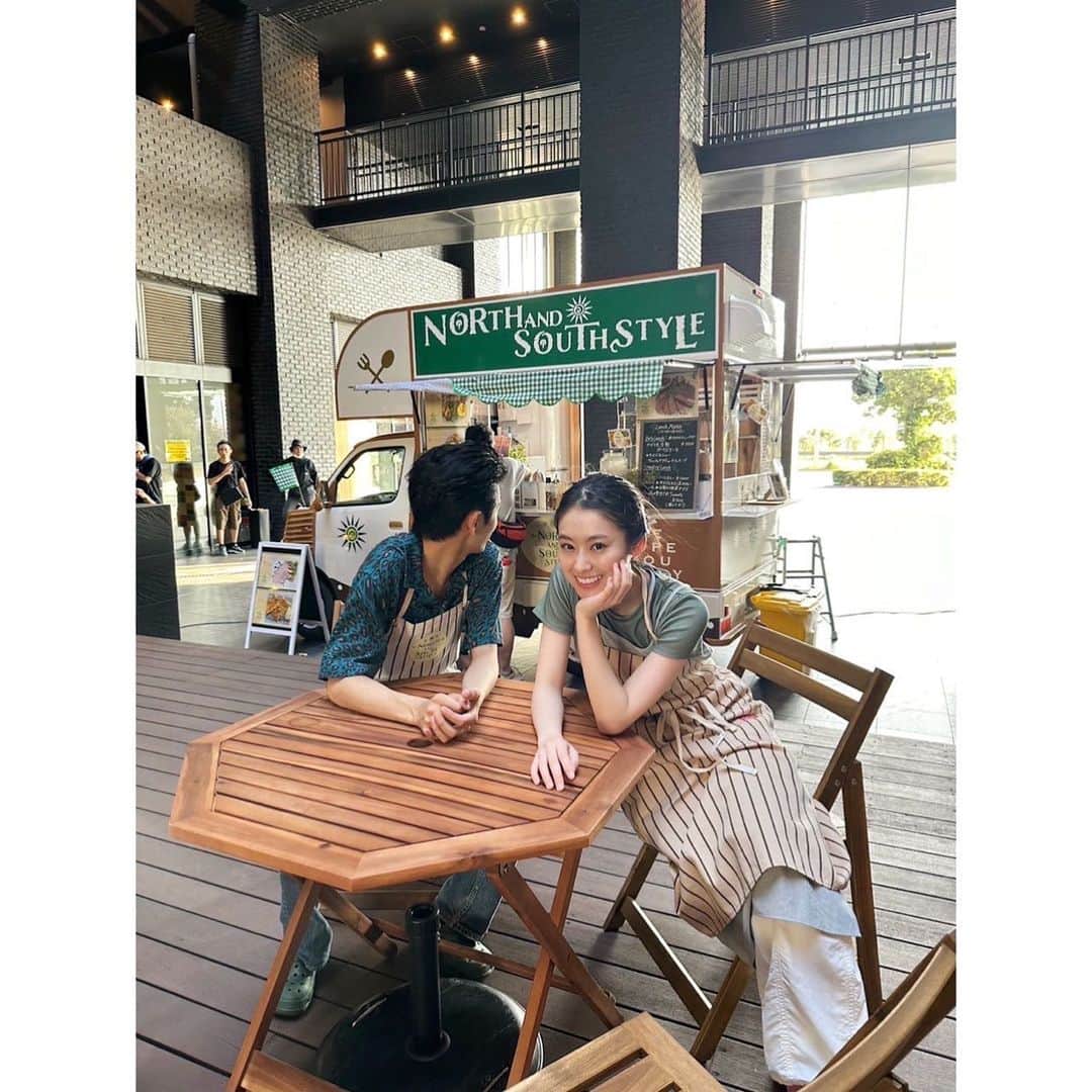 井本彩花さんのインスタグラム写真 - (井本彩花Instagram)「. ｢転職の魔王様｣ 最後までご覧頂きありがとうございました🍀  ‘’ラブラブ夫婦”いかがでしたか☺️  ミナミは、毎回ヘアスタイルやお衣装が変わるので、 いつも撮影が楽しみでした✨ 本当にあっという間でした！！  ほっくんとはラブラブで、時には喧嘩したり… 1日1日を楽しく過ごしているんだなぁと思います。  私もミナミのように 皆さんに笑顔を届けられるような存在で、 夢に向かって頑張らなきゃ。  最後に、 ｢転職の魔王様｣のキャスト、スタッフの皆様 そして、観てくださった皆様 本当にありがとうございました😌✨  #転職の魔王様」9月25日 23時12分 - imoto_ayaka_official