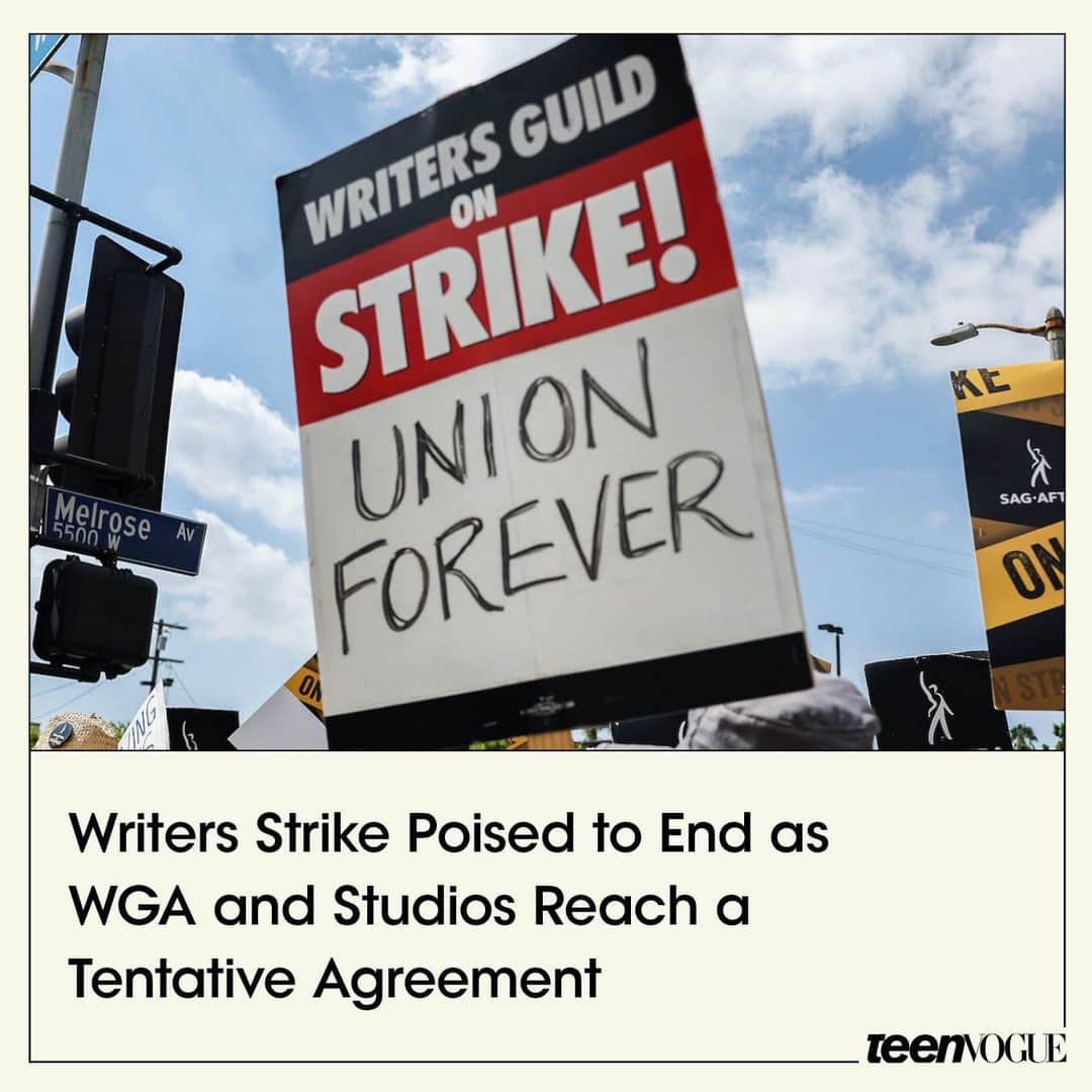 Teen Vogueのインスタグラム：「On Sunday night, the Writers Guild of America said it had reached a tentative deal for a new contract, signaling that writers could soon pack up their picket signs and return to work after a nearly five-month walkout. More details at the link in bio.  (📸: Getty Images)」