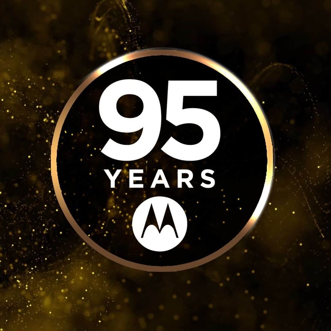 モトローラのインスタグラム：「Happy anniversary to us! We've accomplished so much in 95 years, from car radios to first calls to iconic flips 🎊」