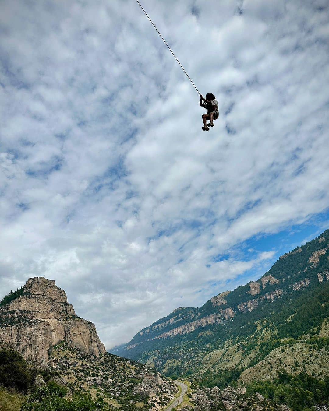 ジミー・チンさんのインスタグラム写真 - (ジミー・チンInstagram)「Livin’ the dream…  I often joke that I started out as a climbing bum living out of my car and have spent most of my adult life trying to get back to being a climbing bum living out of my car. Hoping to instill the joy and appreciation for the open road, climbing trips w friends and knowing how to keep it real.   Nothing makes me happier than seeing the kids being kids, out in nature, totally present and living their best lives.   @chaivasarhelyi」9月25日 23時14分 - jimmychin