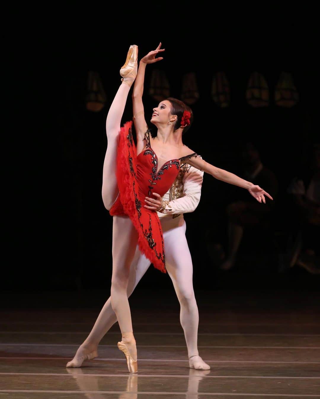 マリア・コーレワのインスタグラム：「Recent “Don Quixote” with @philipp_stepin photo dump 💃🏻💥 Can’t wait to dance this ballet again on the Mariinsky tour to China that will be from the 8th of October till the 4th of November 🙏🏻 Pictures by @silaavvakum   Фотографии с недавнего «Дон Кихота» с @philipp_stepin 💃🏻💥 Этот балет мы скоро повторим на гастролях труппы Мариинского а Китае, которые пройдут с 8 октября по 4 ноября 🙏🏻 Кадры Светланы Аввакум @silaavvakum」