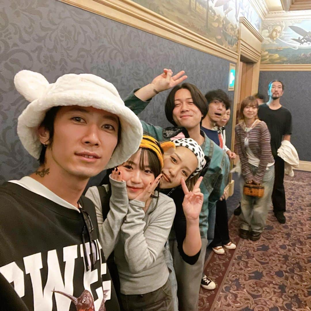 加藤 聖也さんのインスタグラム写真 - (加藤 聖也Instagram)「. Zarigani Cafe 23周年記念 🐭🌏  日頃よりたくさんのお客様にお越しいただき ありがとうございます😊 お友達にもたくさんお越しいただき嬉しい限りです🥲❤️ ありがとうございます🙇🏻‍♂️  いつもたくさん頑張っていただいているスタッフの皆様 本当にありがとうございます😭🤲🏻！  ZariganiCafeのボスである夕子さん スタッフのことを第一に考え 大切にしていただきありがとうございます😭❤️  24年目もたくさんのかたにお越しいただけるよう 更に素敵なお店になるよう全力で頑張ります！  明日からまたよろしくお願い致します😊🔥  #ZariganiCafe #渋谷 #cafe #23周年 #9月25日」9月25日 23時18分 - se1ya_kato