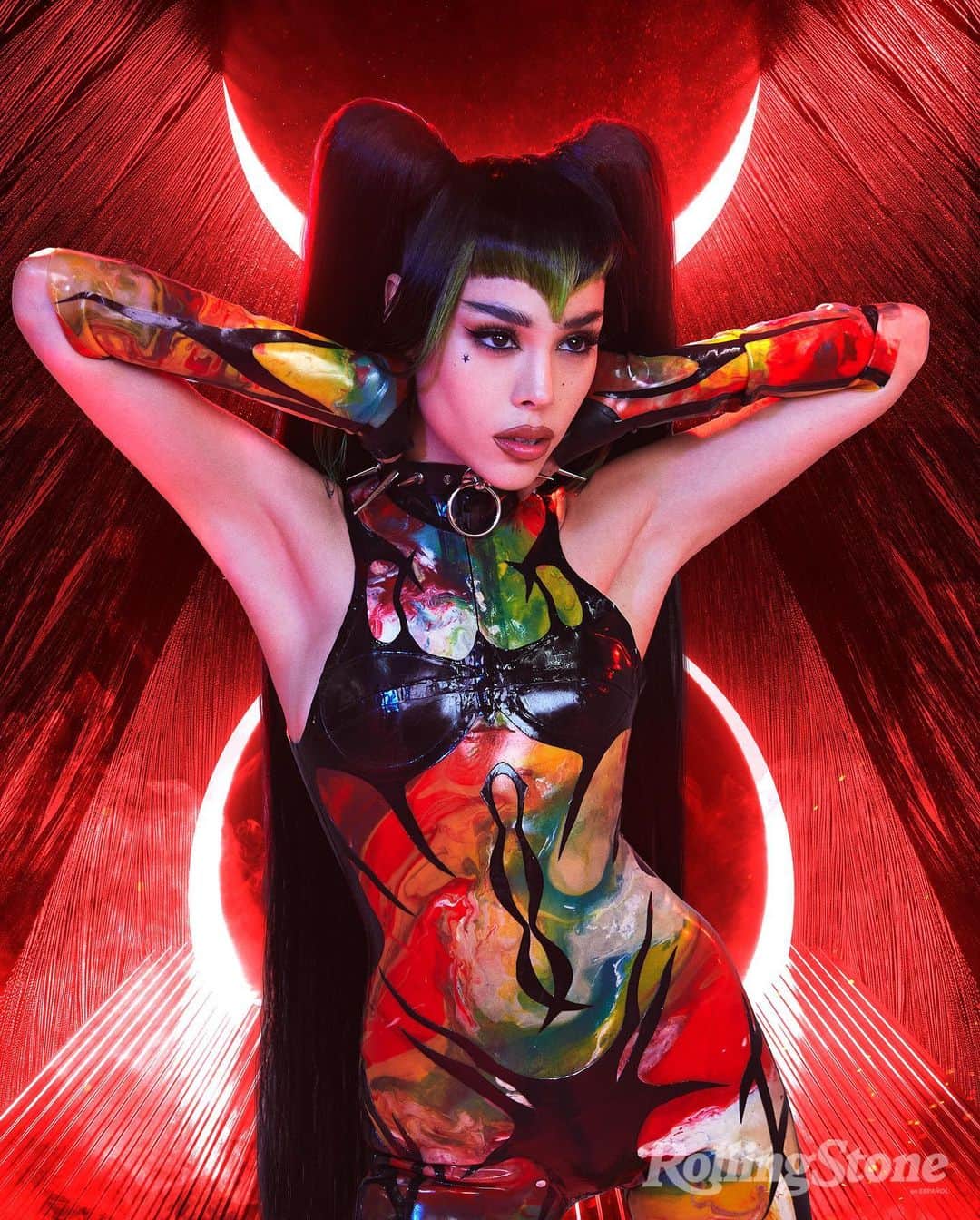 Danna Paolaさんのインスタグラム写真 - (Danna PaolaInstagram)「“Creo que la oscuridad es lo que el ser humano siempre tiene allí, la sombra, el alter ego y estos monstruos internos con los que convivimos todos los días. Al final, de la oscuridad es de dónde aprendemos. Para mí ha sido un viaje súper llenador, muy catártico y muy interesante… Es la primera vez que soy 100 % honesta”, admite #Danna en entrevista para ROLLING STONE sobre su nueva faceta, en la que abraza la oscuridad, sana heridas del pasado y convierte lo sombrío en luminoso.  🔗Sigue la historia de portada en el link de la bio.  Historia: Pablo Monroy / @pablomonroy___ Director Creativo de fotografía: Rodolfo Hernández / @rodolfo.olf Fotografía: Alberto Gnzalez / @ag0nzphoto Producción Ejecutiva: Alejandro Ortiz / @xalejandro.ortiz Producción general: Ana Carolina Gonzalez Bortot / @008anadmoda800 Styling: Francisco J. Rondon / @franciscojrondon Director/DP: Squid / @_imsquid Make up: M·A·C Cosmetics / @MACCosmetics @MACCosmetics_mex  Maquillaje: Emilio Becerril / @emmimua Pelo: Wallie Cruz / @walliecruz Manicurista: Valentina Escobar / @veedidem Asistente de Producción: Cleo Izola / @cleo.izola  Asistente de Fotografía: Miche Yxama / @micheyxama  Asistente de styling: Isabella Padron / @isabellapadronp  Asistente de styling: Marielly Hoyer / @mariellyhoyer Asistente de video: Daniela Martin / @shesdaniela Locación: Ampersand Studios / @amperstudios_ . . .  #RollingStoneEnEspañol #RollingStone #MACDannaPaola #MACEspaña #MACColombia #DannaPaola」9月25日 23時26分 - dannapaola